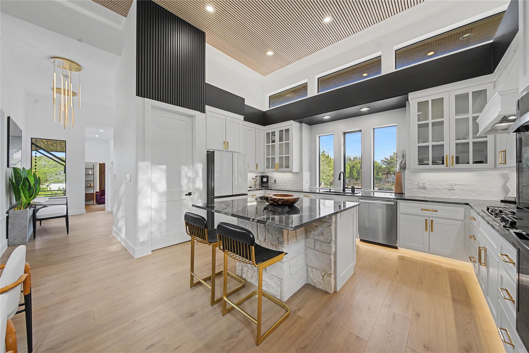 4608 Vista Estates Ct, Spicewood, TX 78669