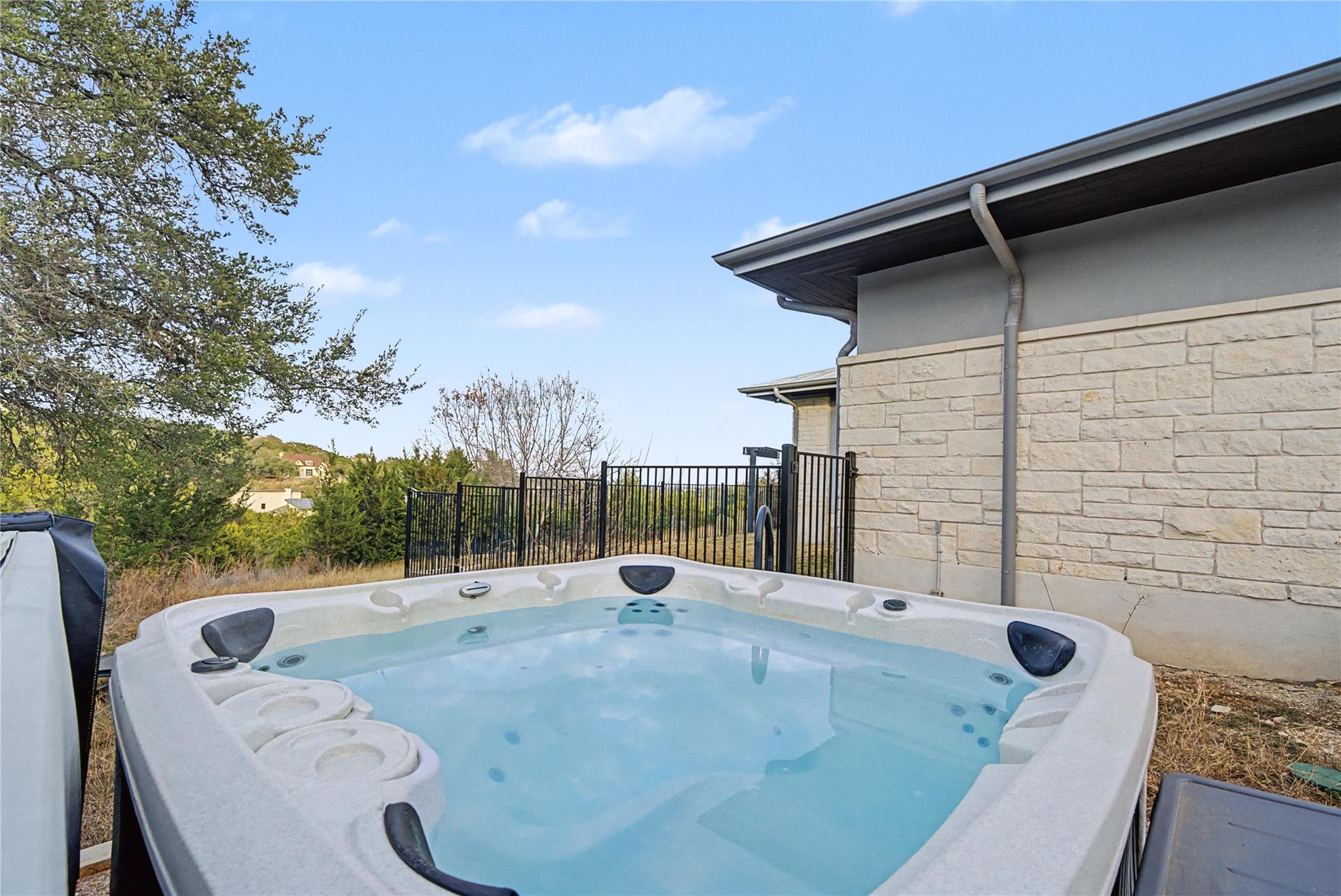 4608 Vista Estates Ct, Spicewood, TX 78669