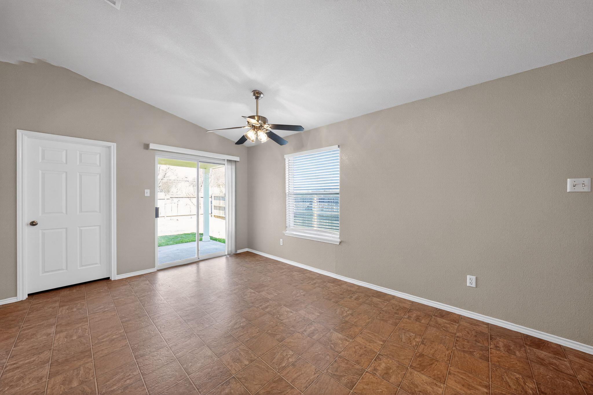 1007 Gentry Dr, Leander, TX 78641