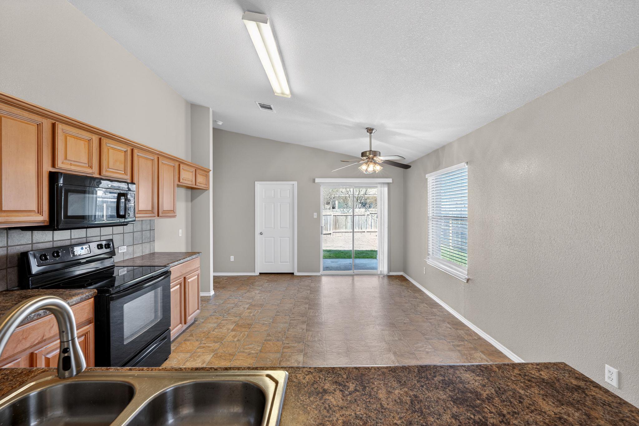 1007 Gentry Dr, Leander, TX 78641