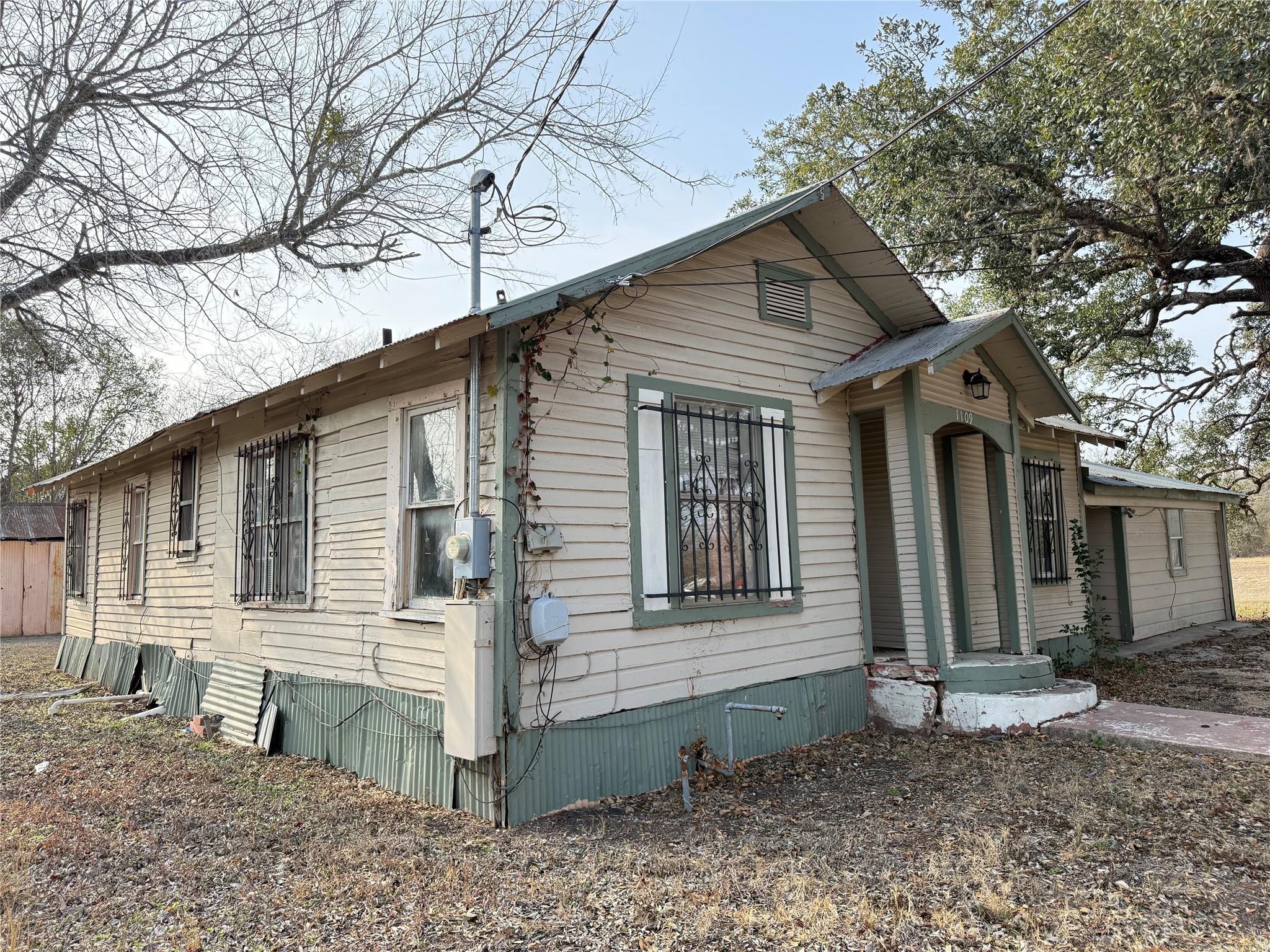 1109 Pecos St, Lockhart, TX 78644