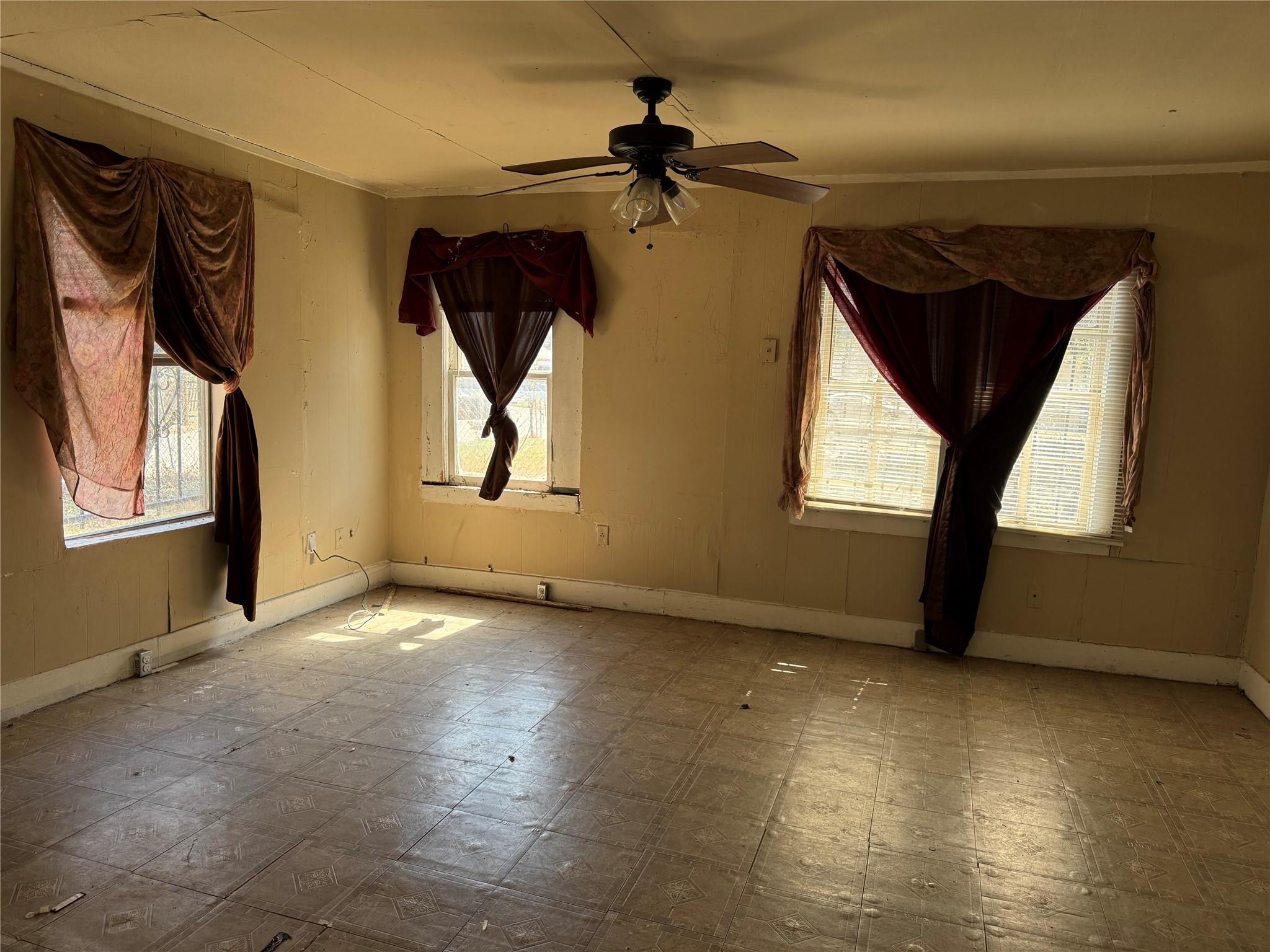 1109 Pecos St, Lockhart, TX 78644