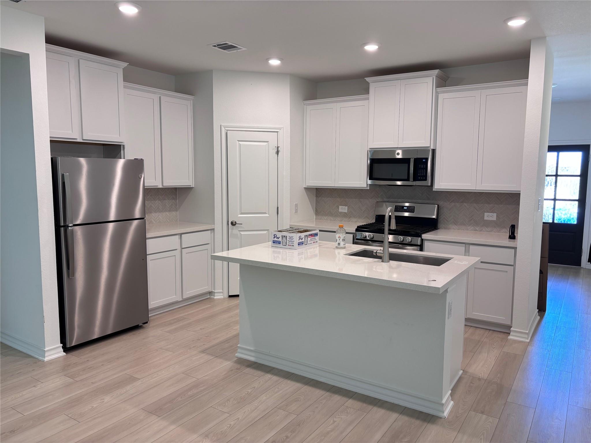 562 Papaya Dr, Buda, TX 78610