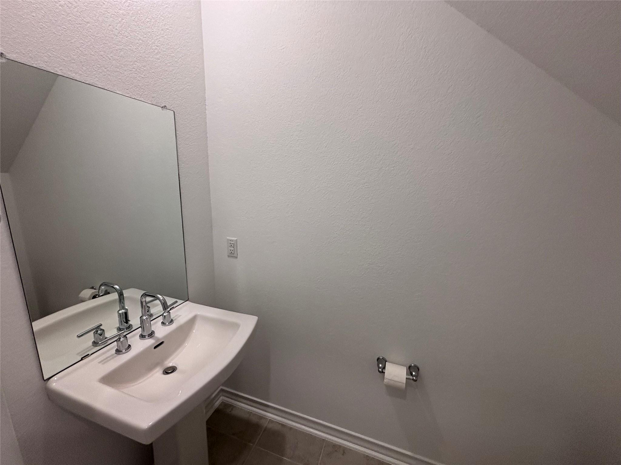 562 Papaya Dr, Buda, TX 78610