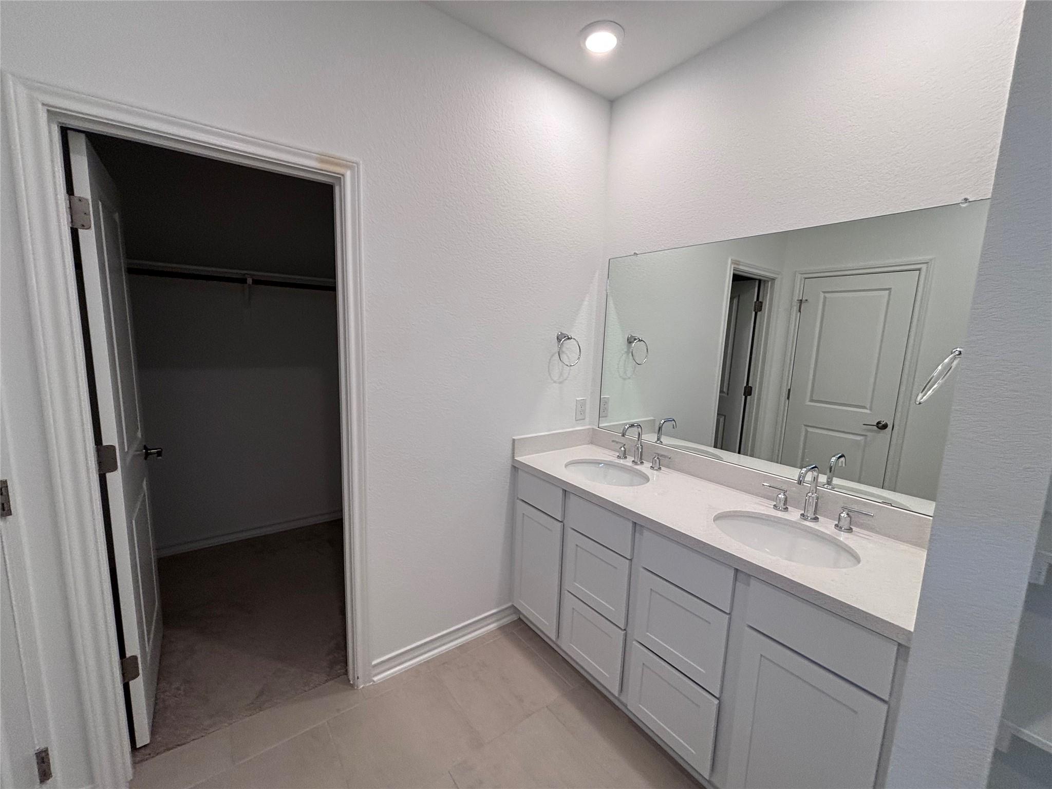 562 Papaya Dr, Buda, TX 78610