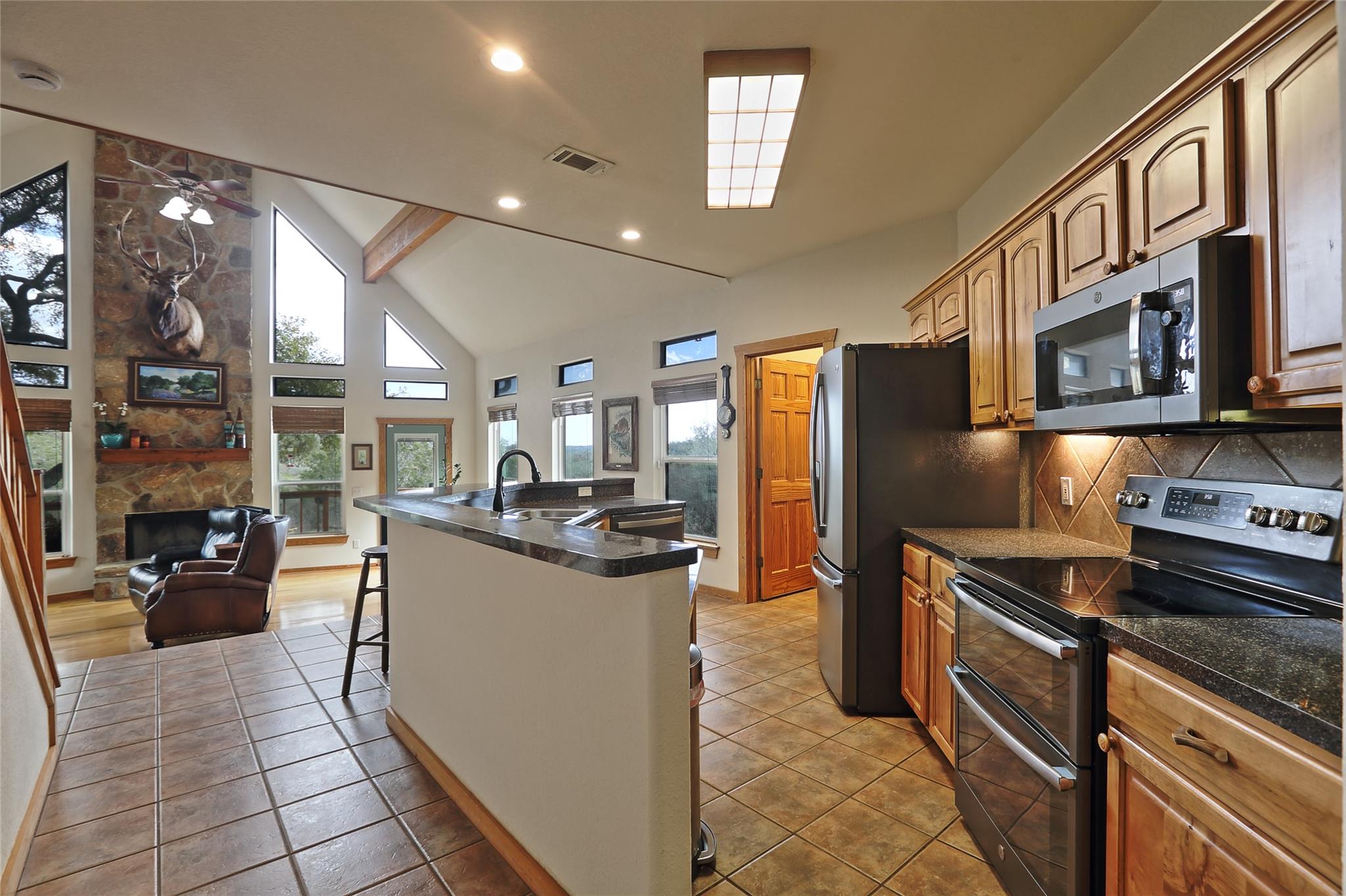 601 Echo Dr, Spicewood, TX 78669