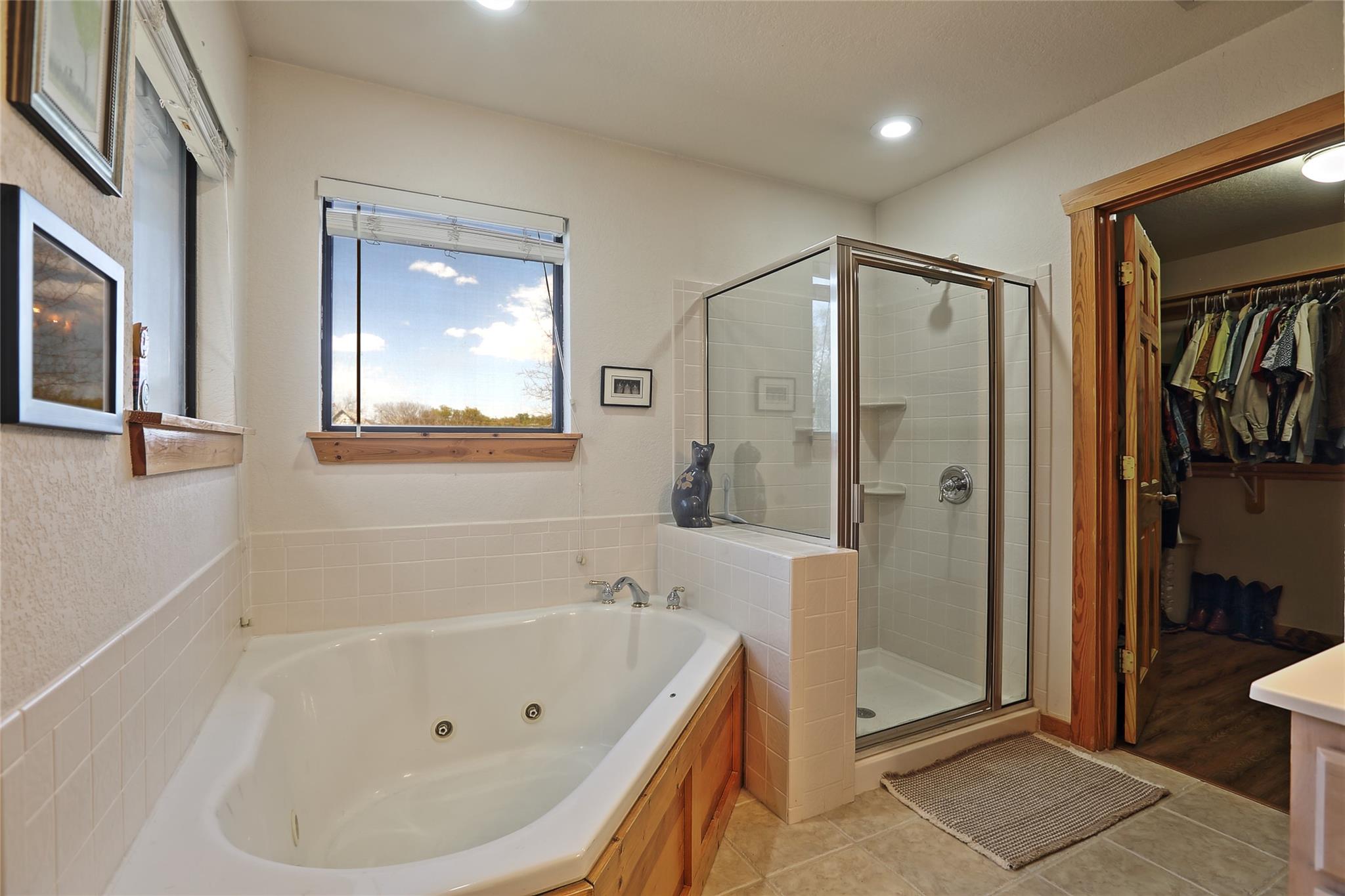 601 Echo Dr, Spicewood, TX 78669