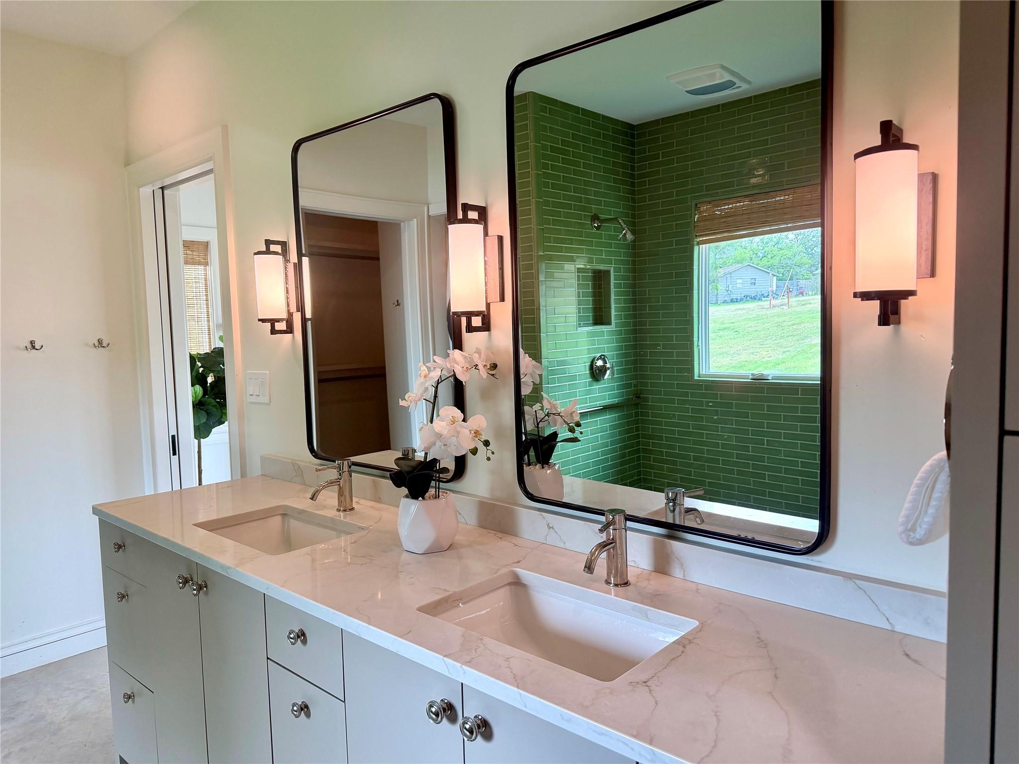 24423 Pedernales Dr, Spicewood, TX 78669