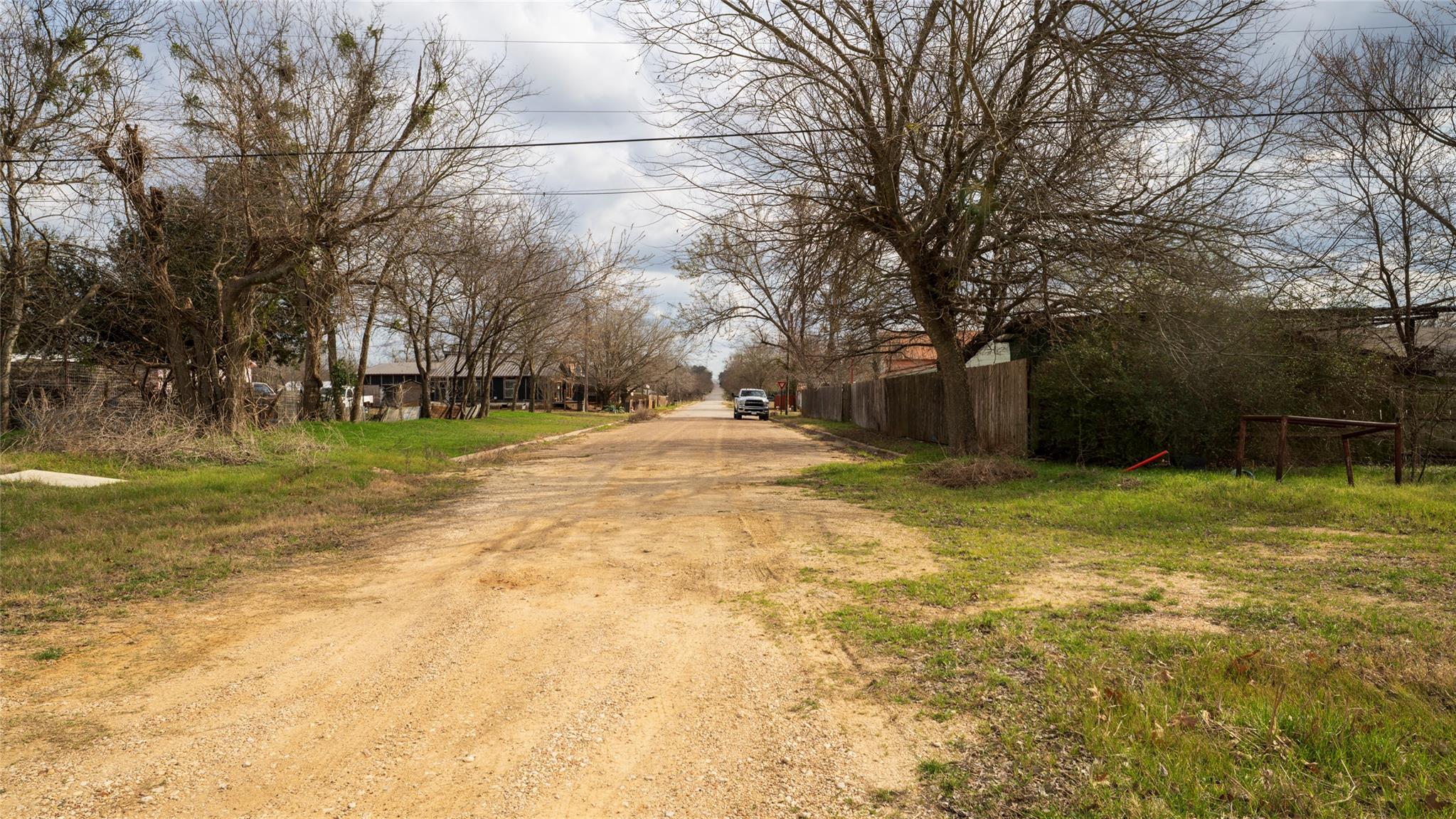 915 San Gabriel St, Rockdale, TX 76567