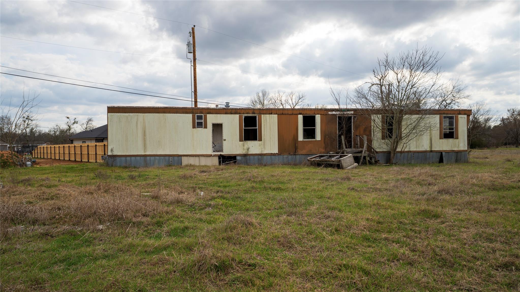 915 San Gabriel St, Rockdale, TX 76567