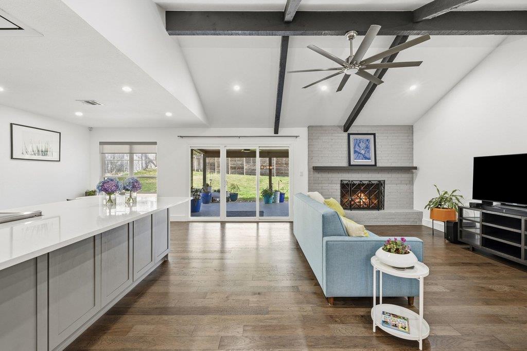 9421 Spring Hollow Dr, Austin, TX 78750