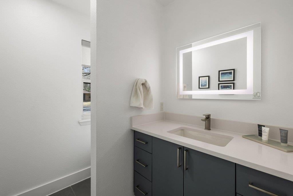 9421 Spring Hollow Dr, Austin, TX 78750