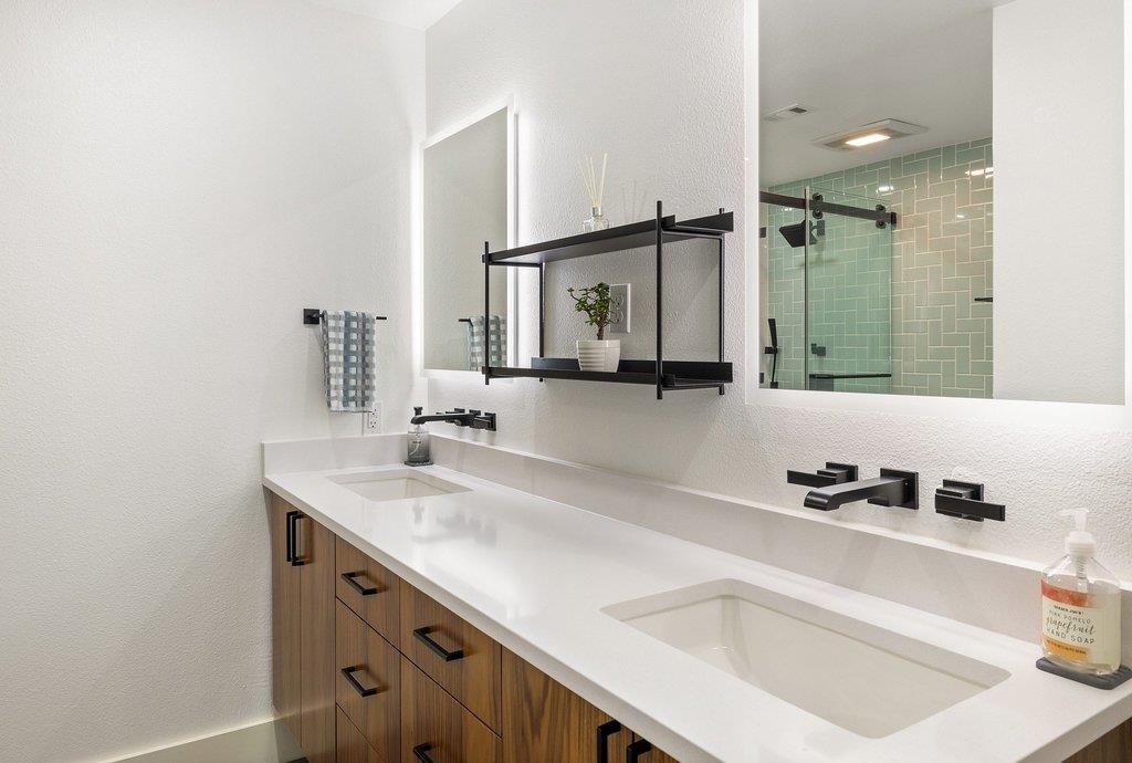 9421 Spring Hollow Dr, Austin, TX 78750