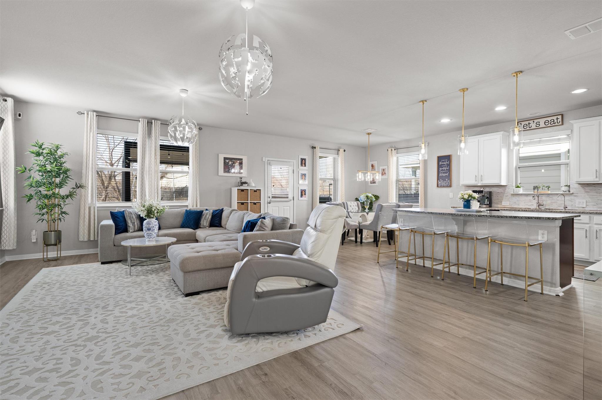 389 Eagle Brook Ln, Buda, TX 78610