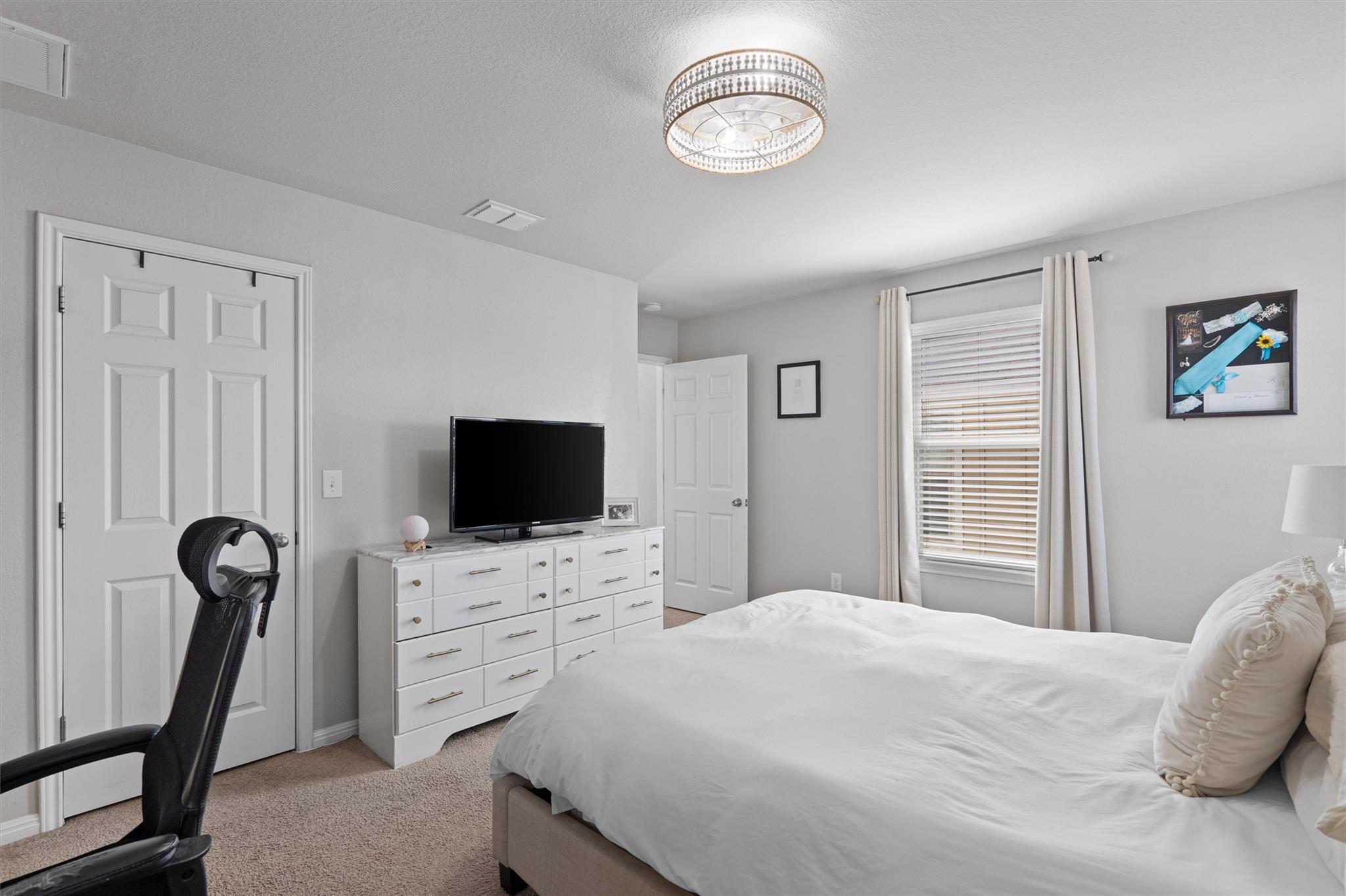 389 Eagle Brook Ln, Buda, TX 78610