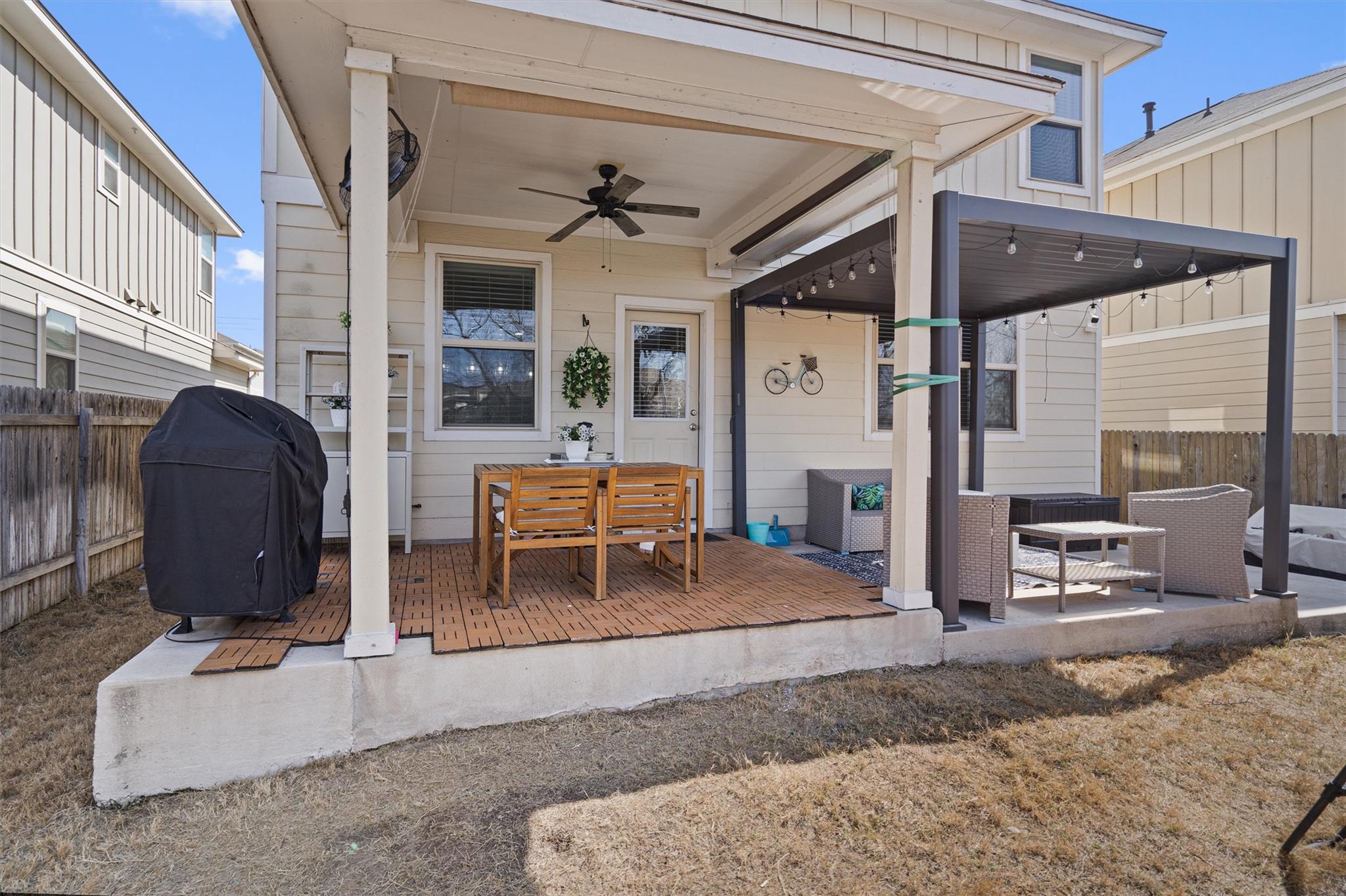 389 Eagle Brook Ln, Buda, TX 78610