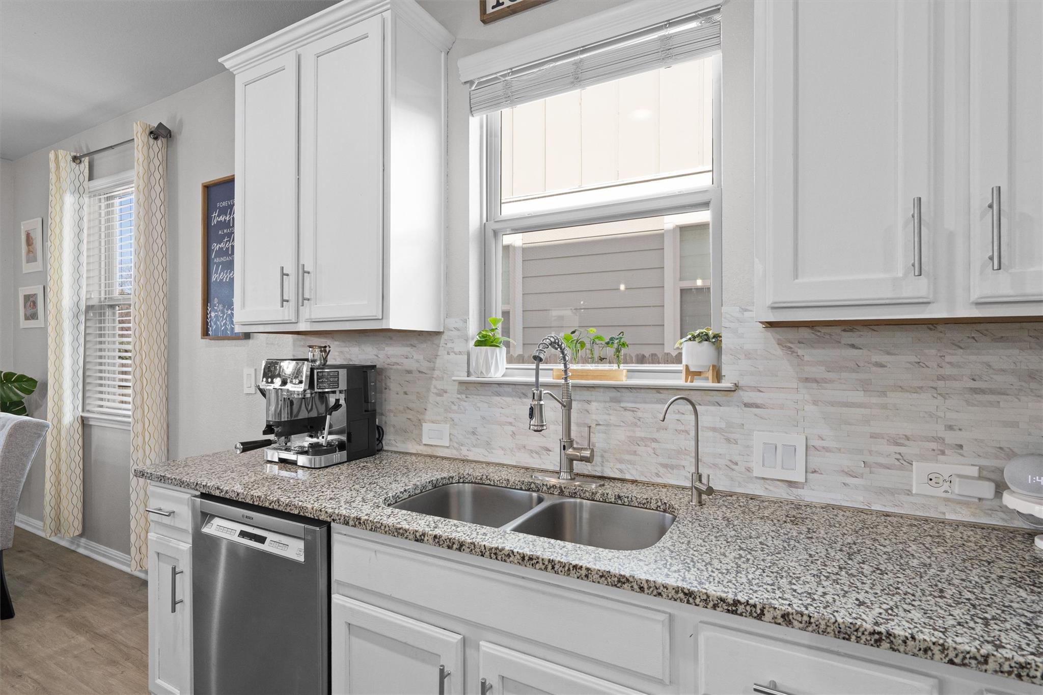 389 Eagle Brook Ln, Buda, TX 78610