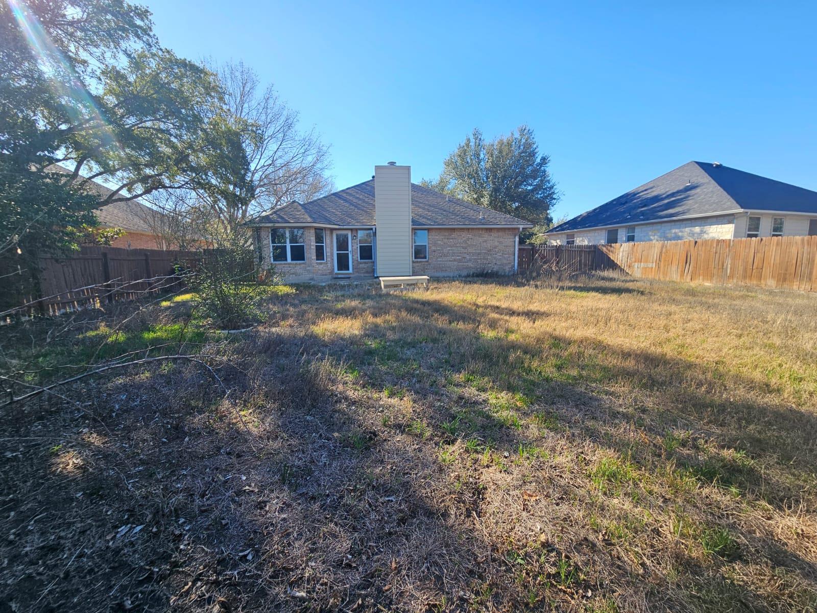 1507 Century Oaks Dr, Lockhart, TX 78644