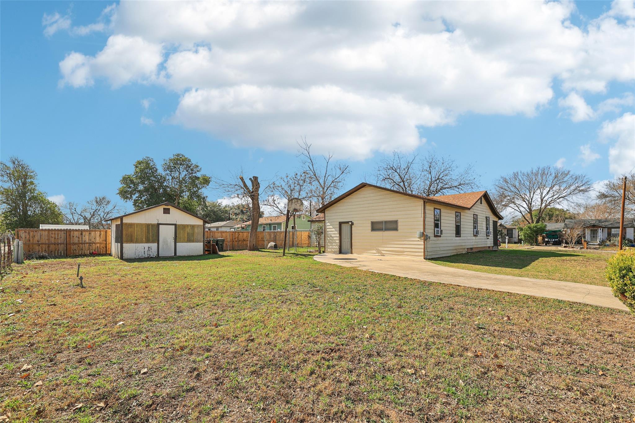 620 Barbara Dr, San Marcos, TX 78666