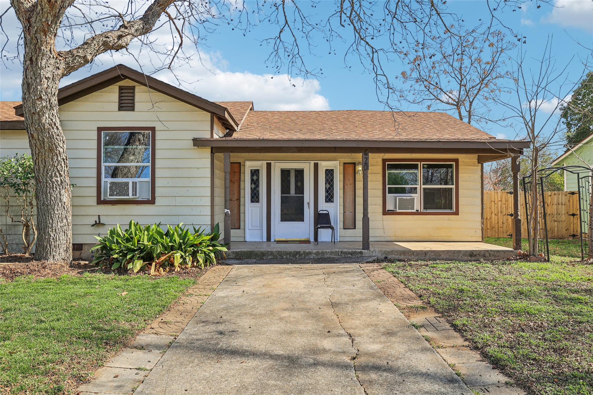 620 Barbara Dr, San Marcos, TX 78666