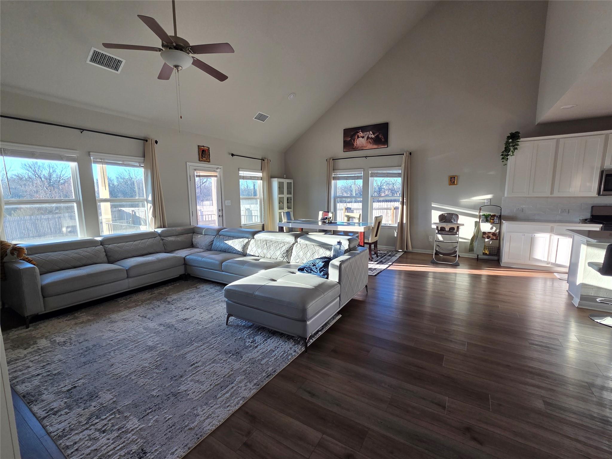 300 Windy Reed Rd, Hutto, TX 78634