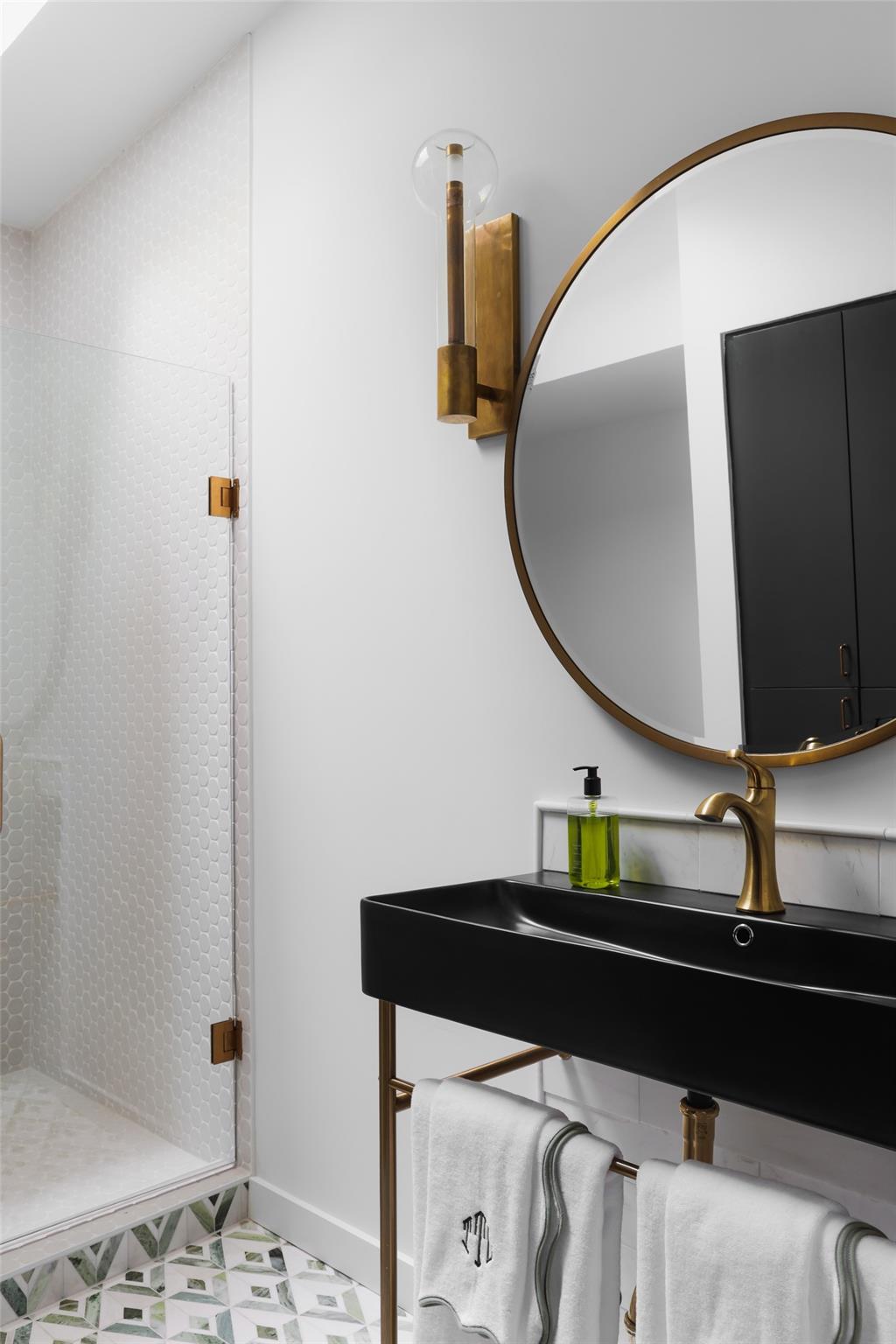 2401 Jarratt Ave, Austin, TX 78703