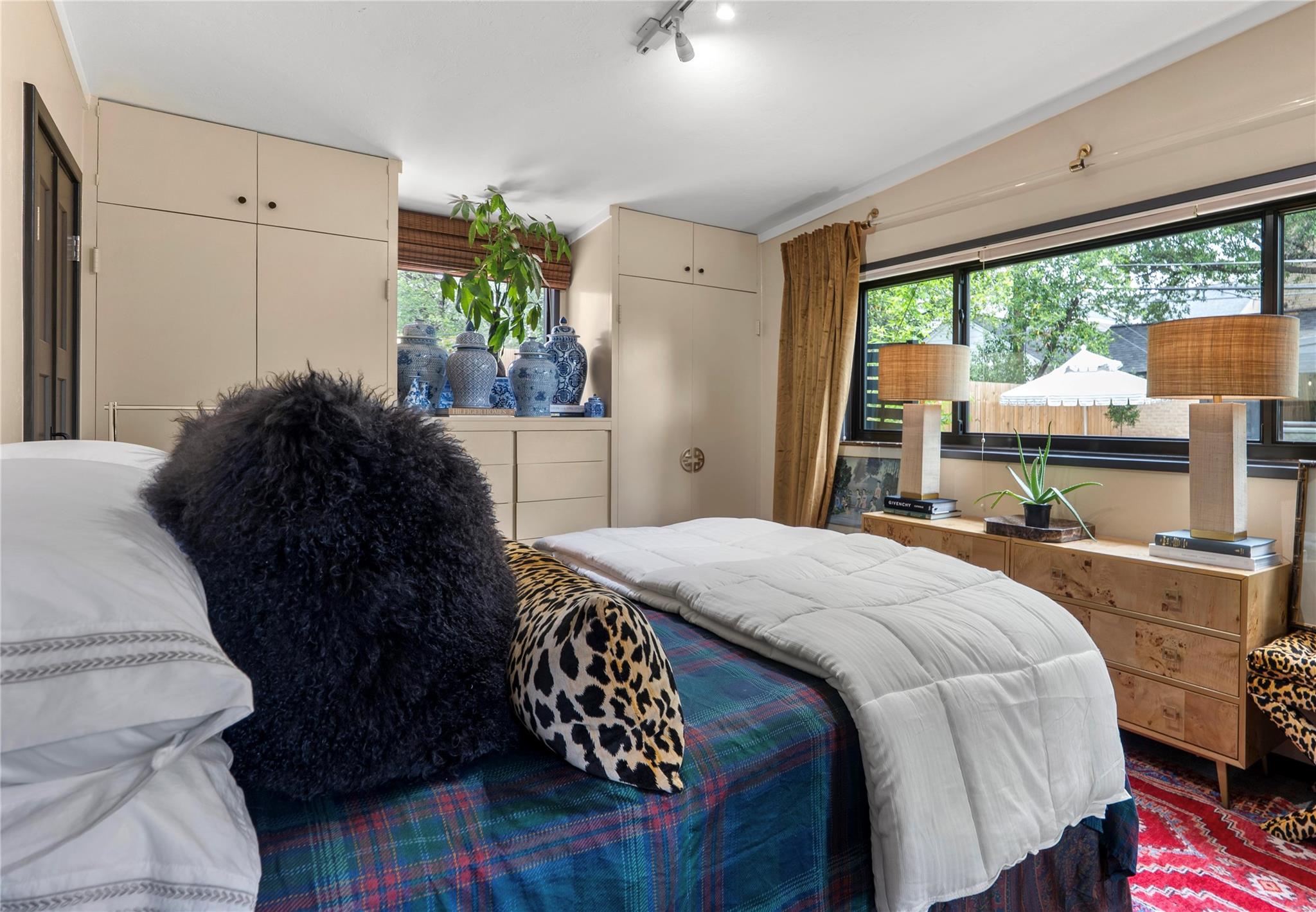 2401 Jarratt Ave, Austin, TX 78703