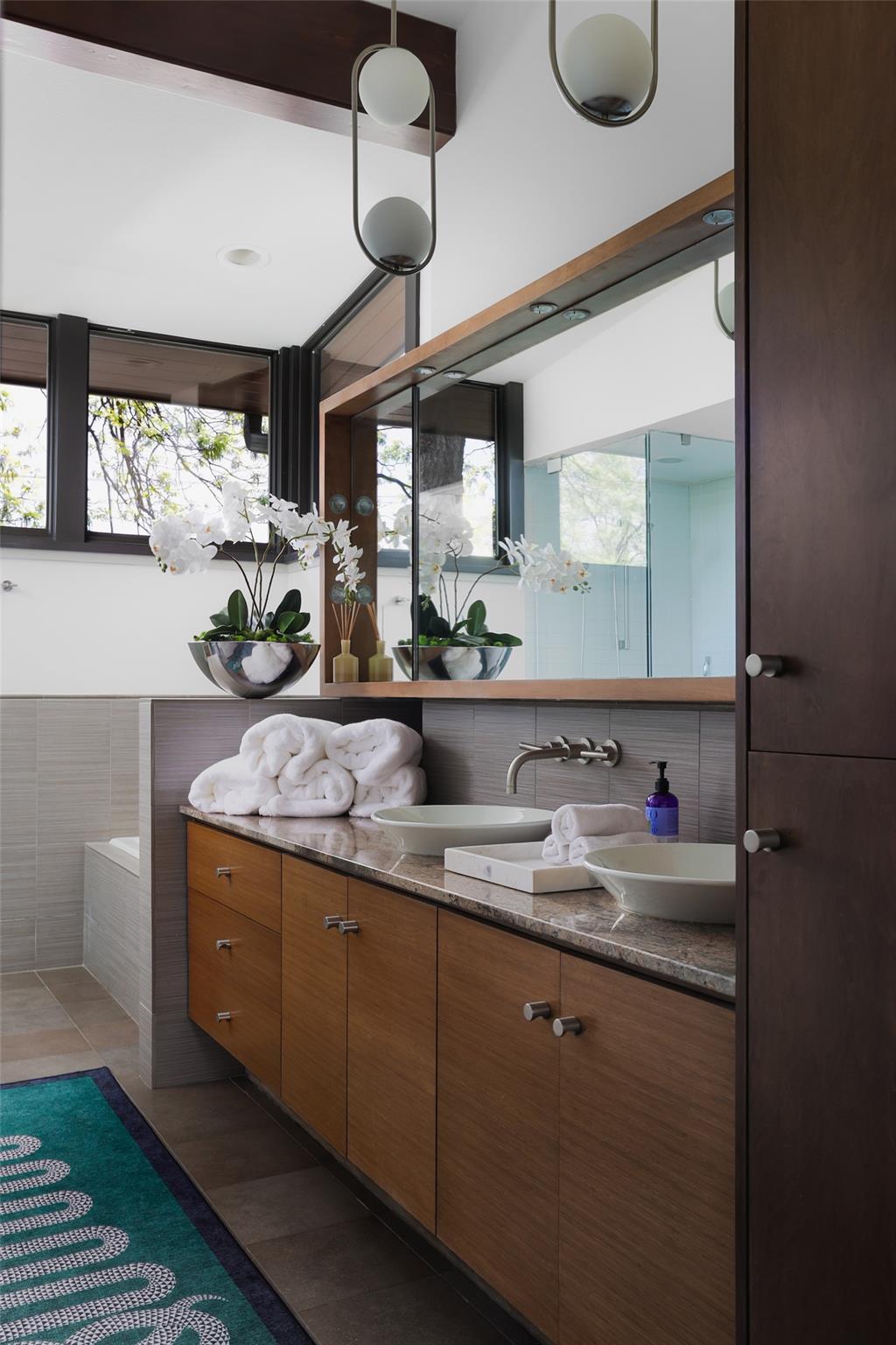 2401 Jarratt Ave, Austin, TX 78703