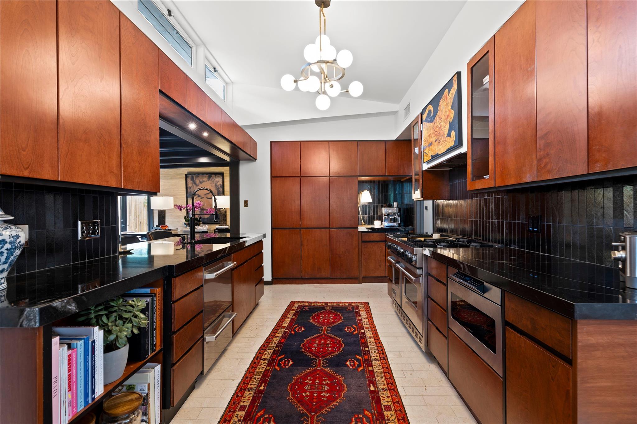 2401 Jarratt Ave, Austin, TX 78703