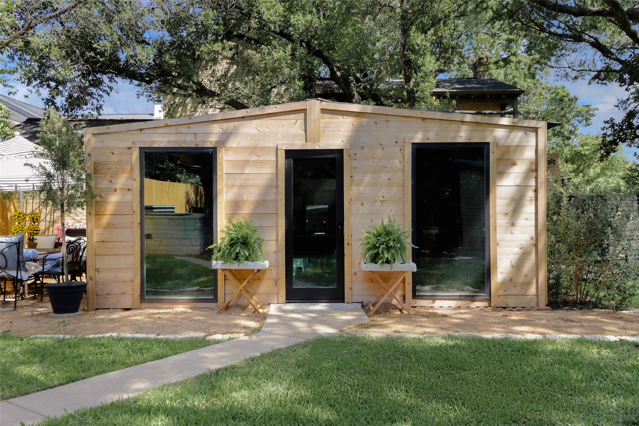 2401 Jarratt Ave, Austin, TX 78703