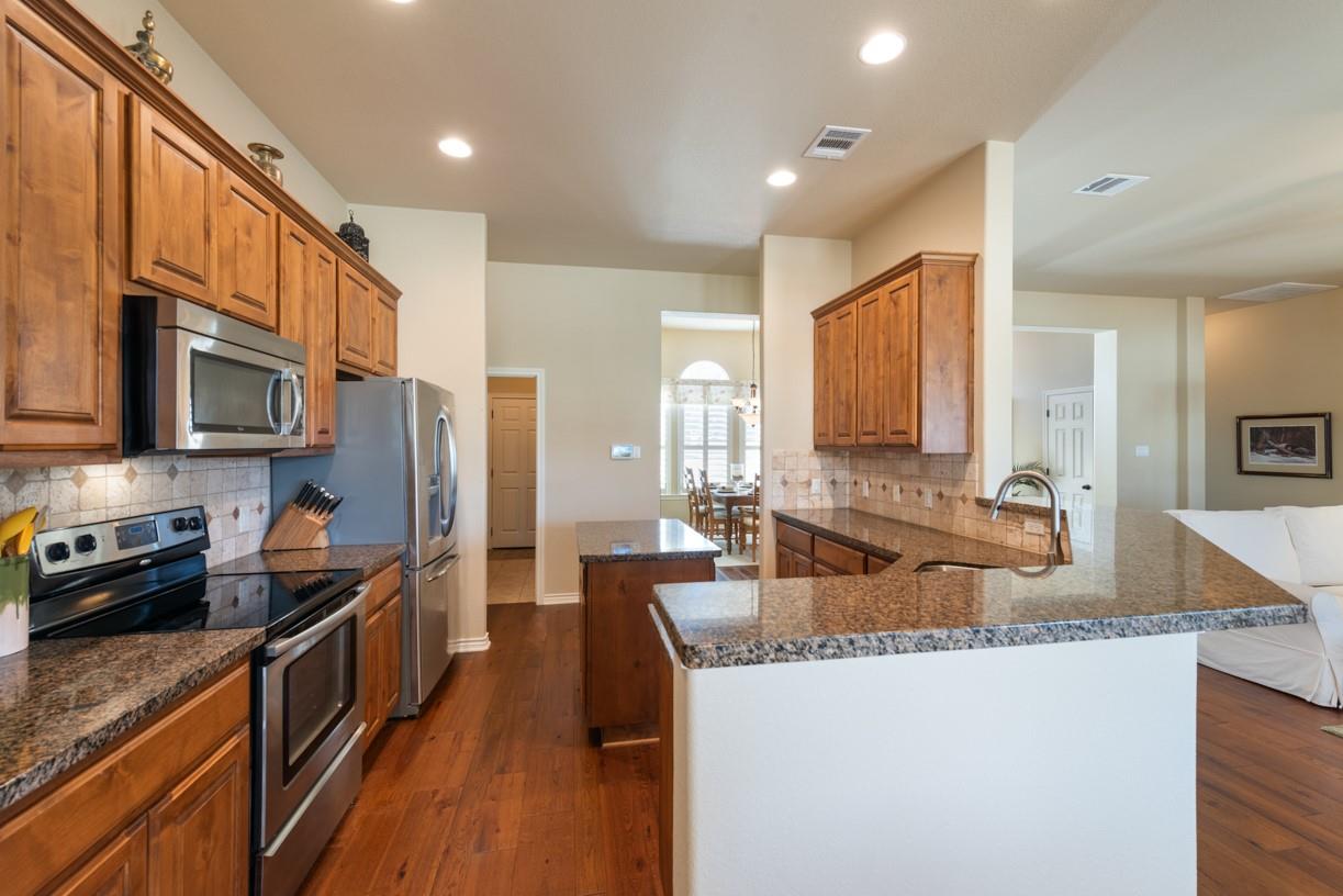 502 Carriage Oaks Dr, Liberty Hill, TX 78642