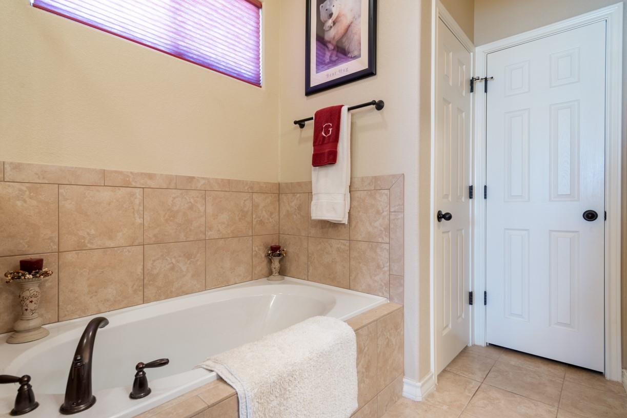 502 Carriage Oaks Dr, Liberty Hill, TX 78642