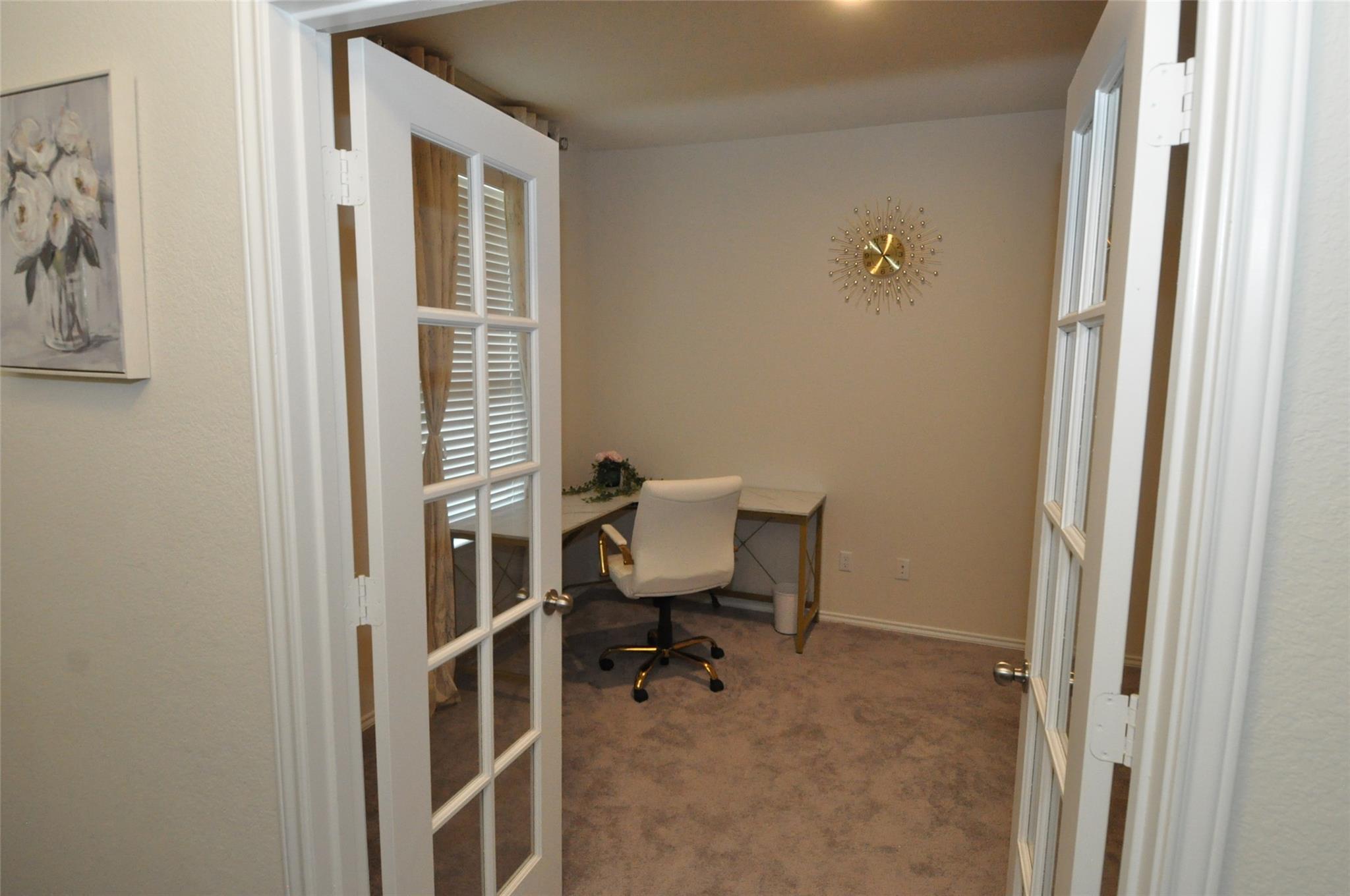 1717 T H Johnson Dr, Taylor, TX 76574