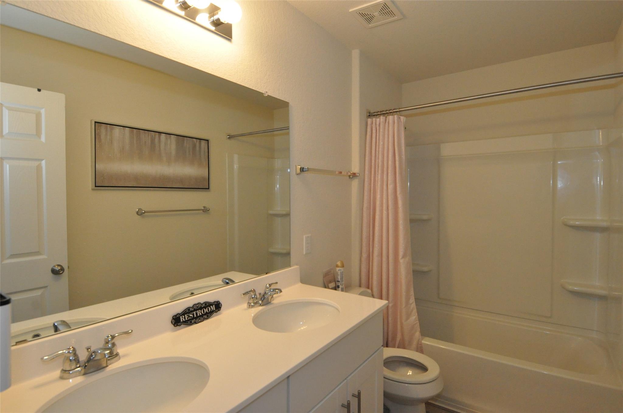 1717 T H Johnson Dr, Taylor, TX 76574