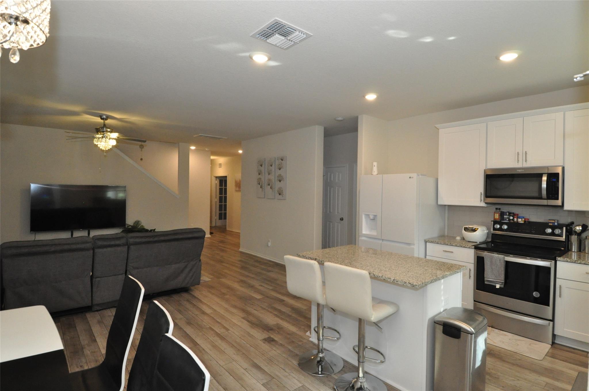 1717 T H Johnson Dr, Taylor, TX 76574