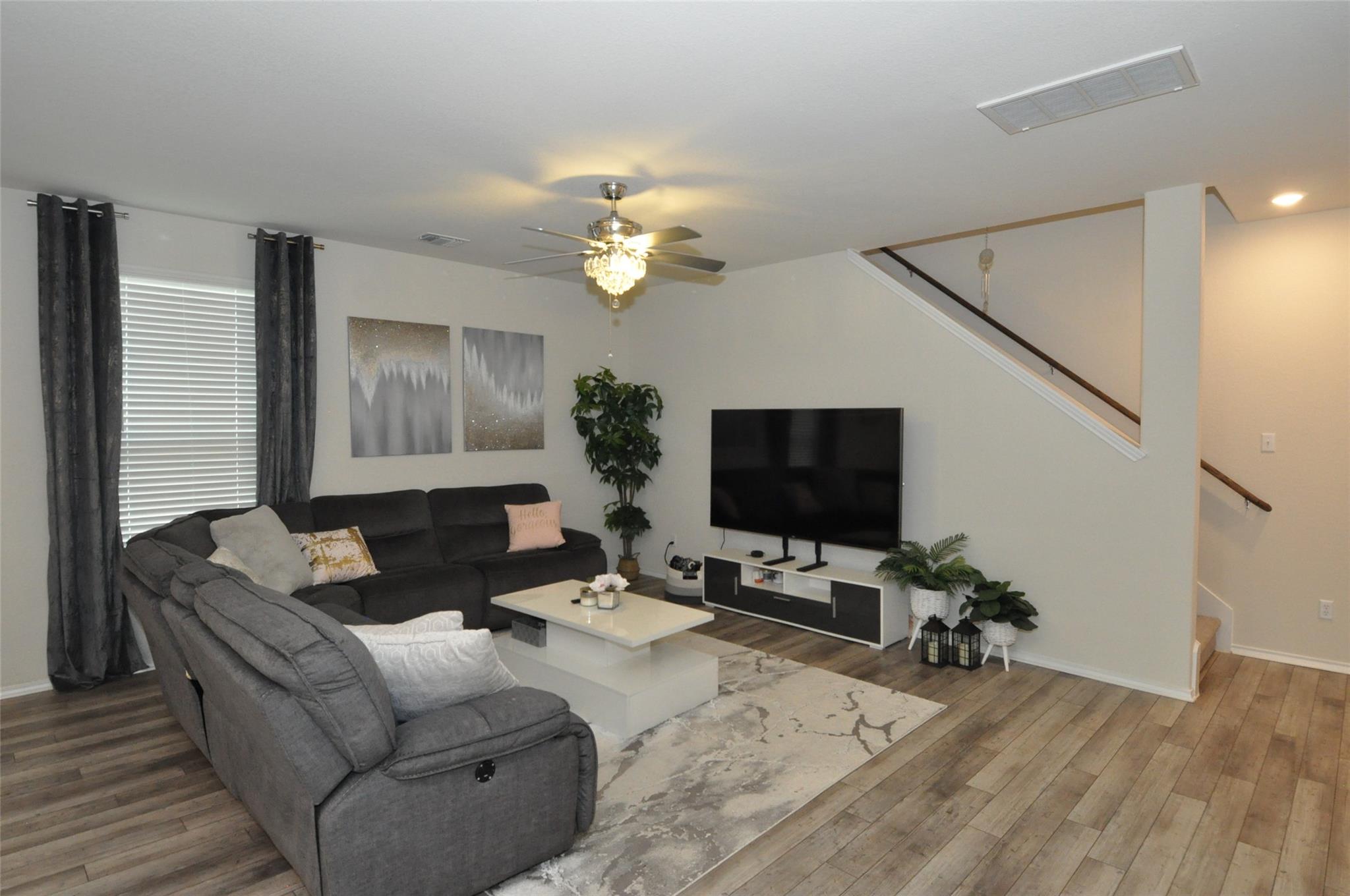 1717 T H Johnson Dr, Taylor, TX 76574