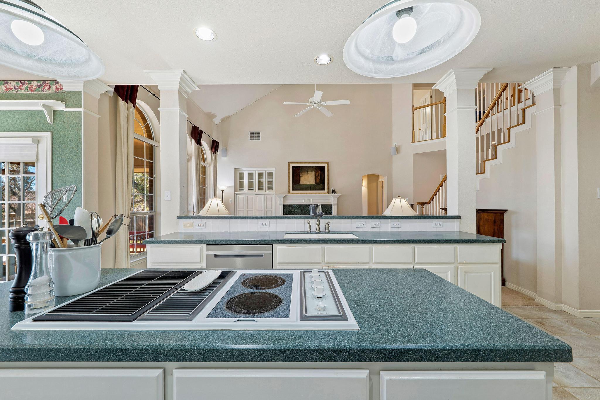 8205 Crabtree Dr, Austin, TX 78750