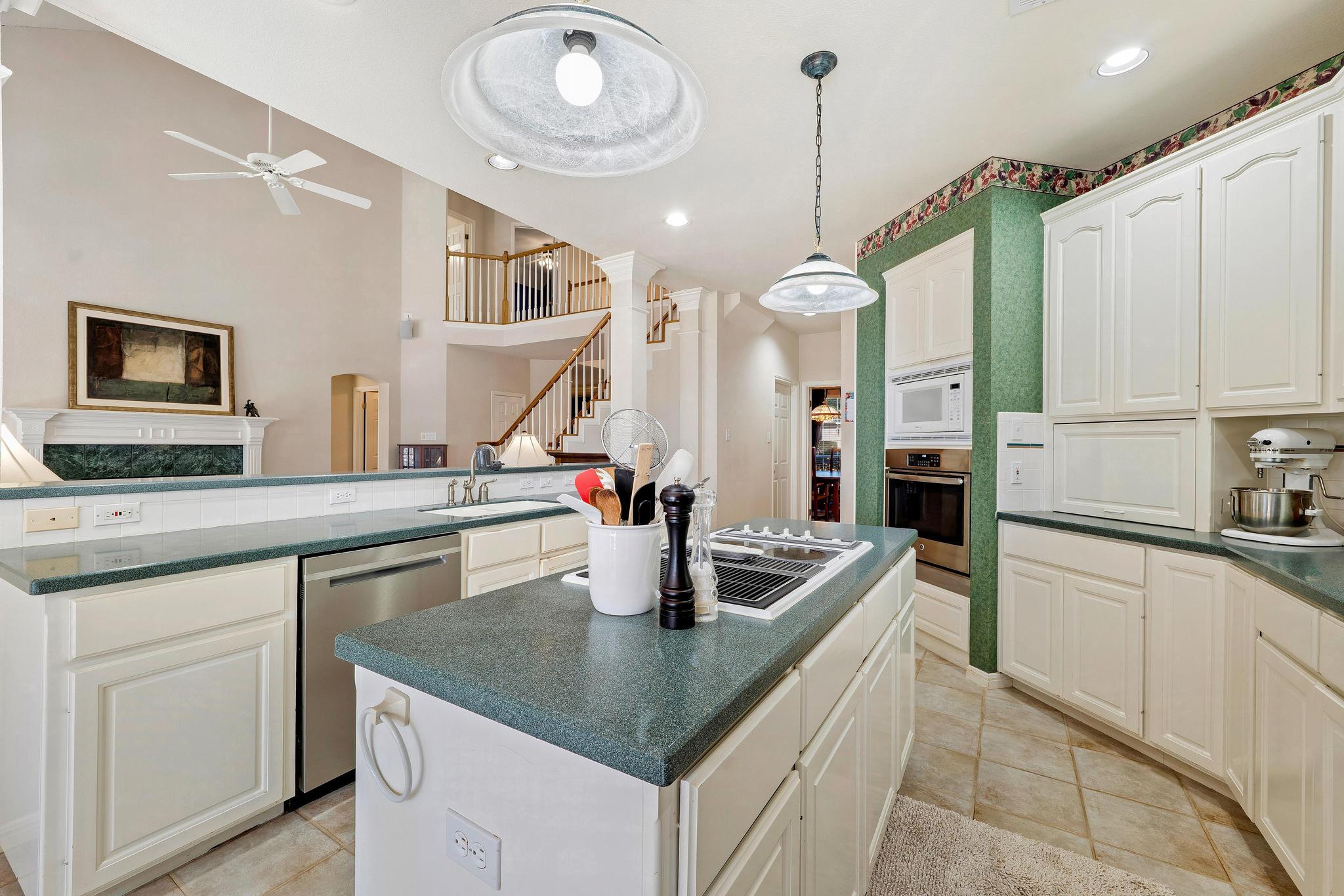 8205 Crabtree Dr, Austin, TX 78750