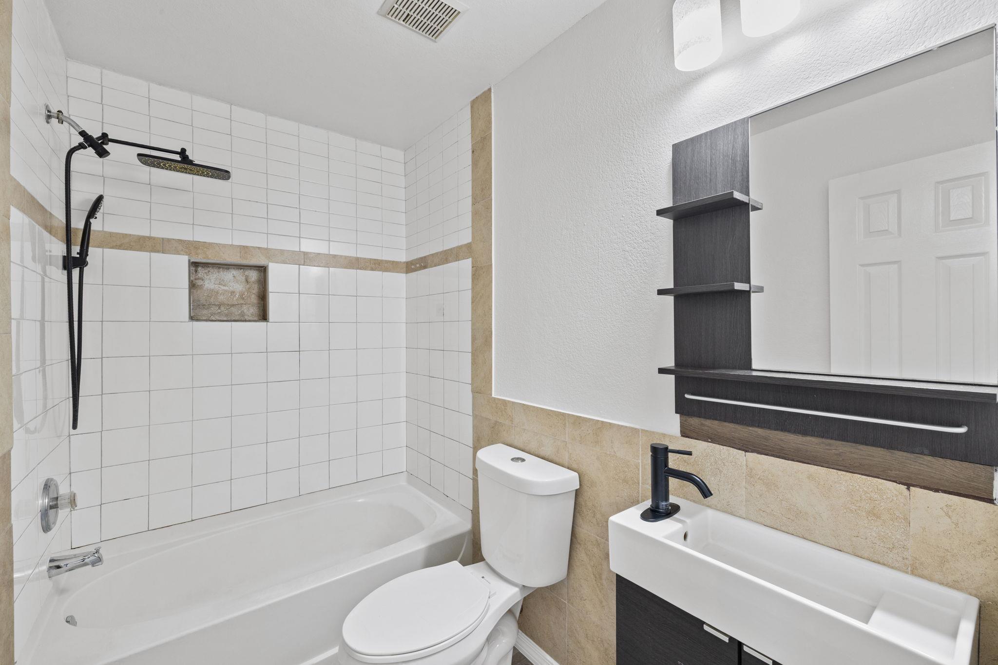 320 Lone Star Blvd, Hutto, TX 78634