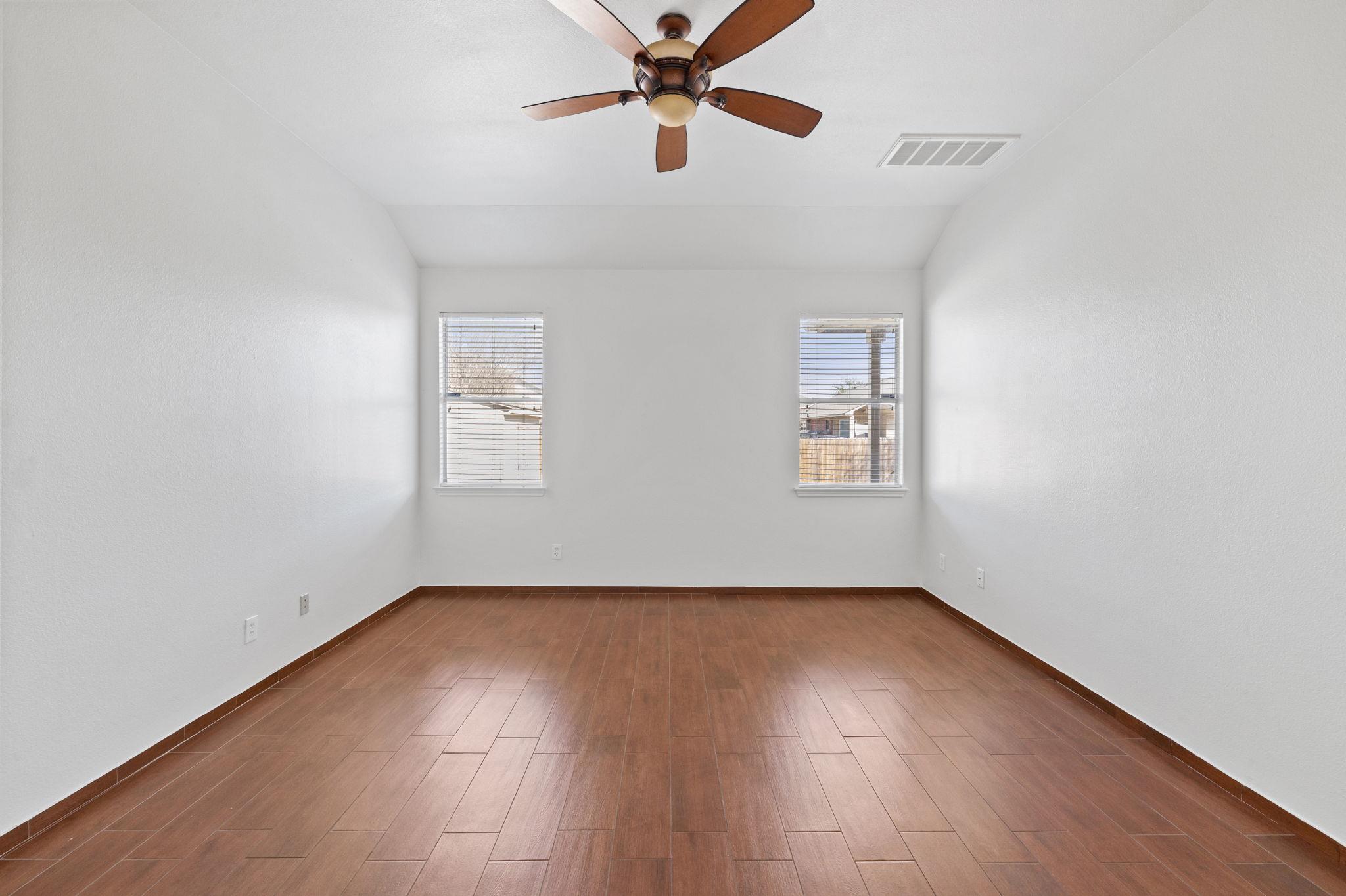 320 Lone Star Blvd, Hutto, TX 78634