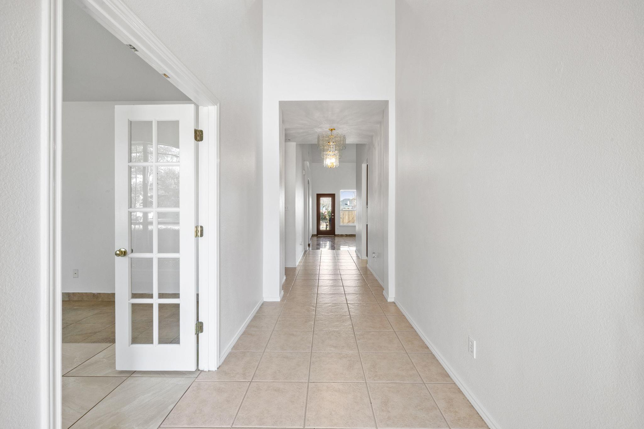 320 Lone Star Blvd, Hutto, TX 78634