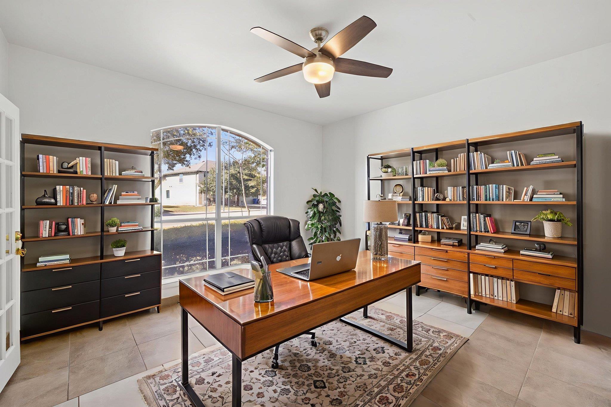 320 Lone Star Blvd, Hutto, TX 78634