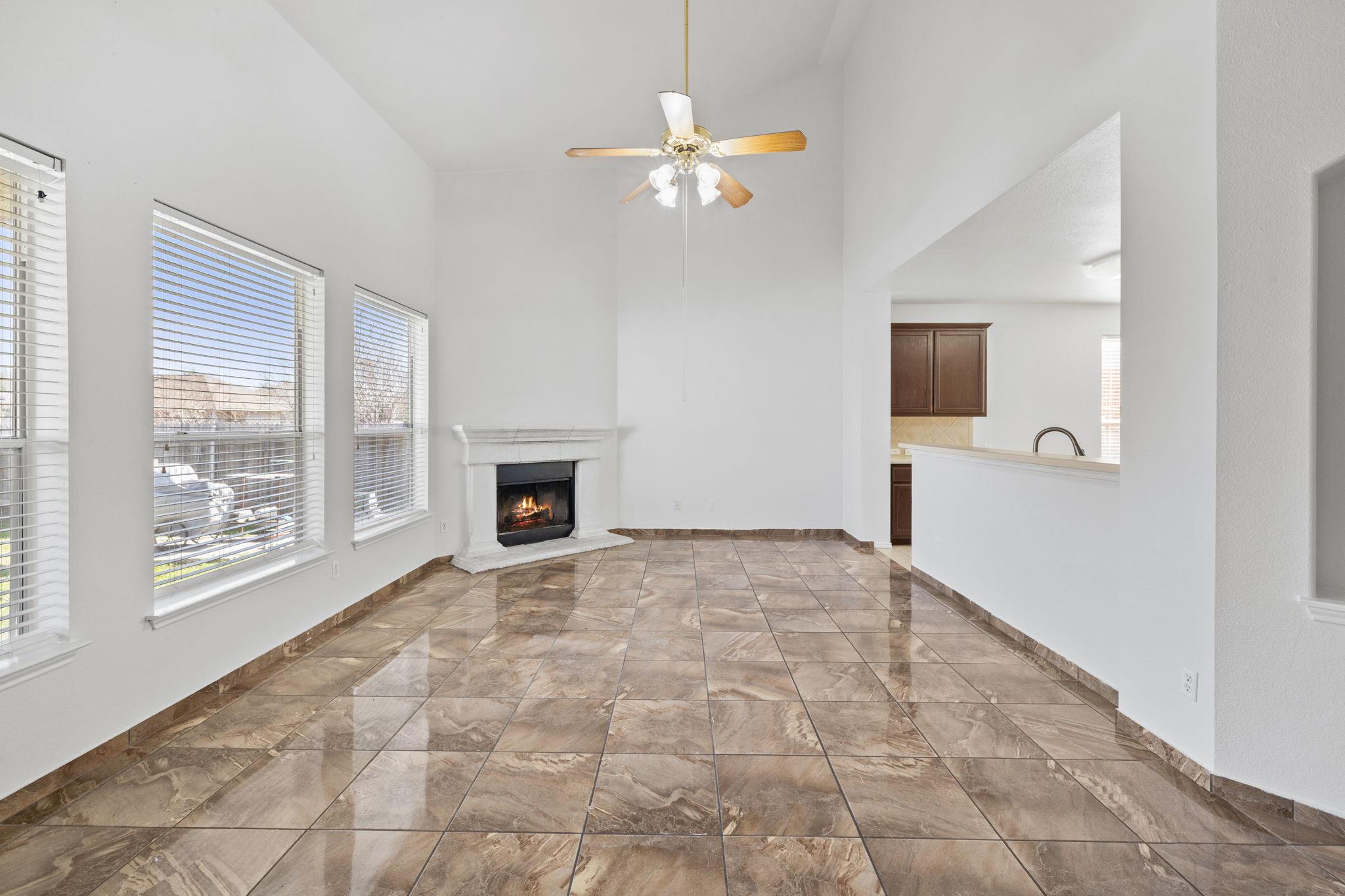 320 Lone Star Blvd, Hutto, TX 78634