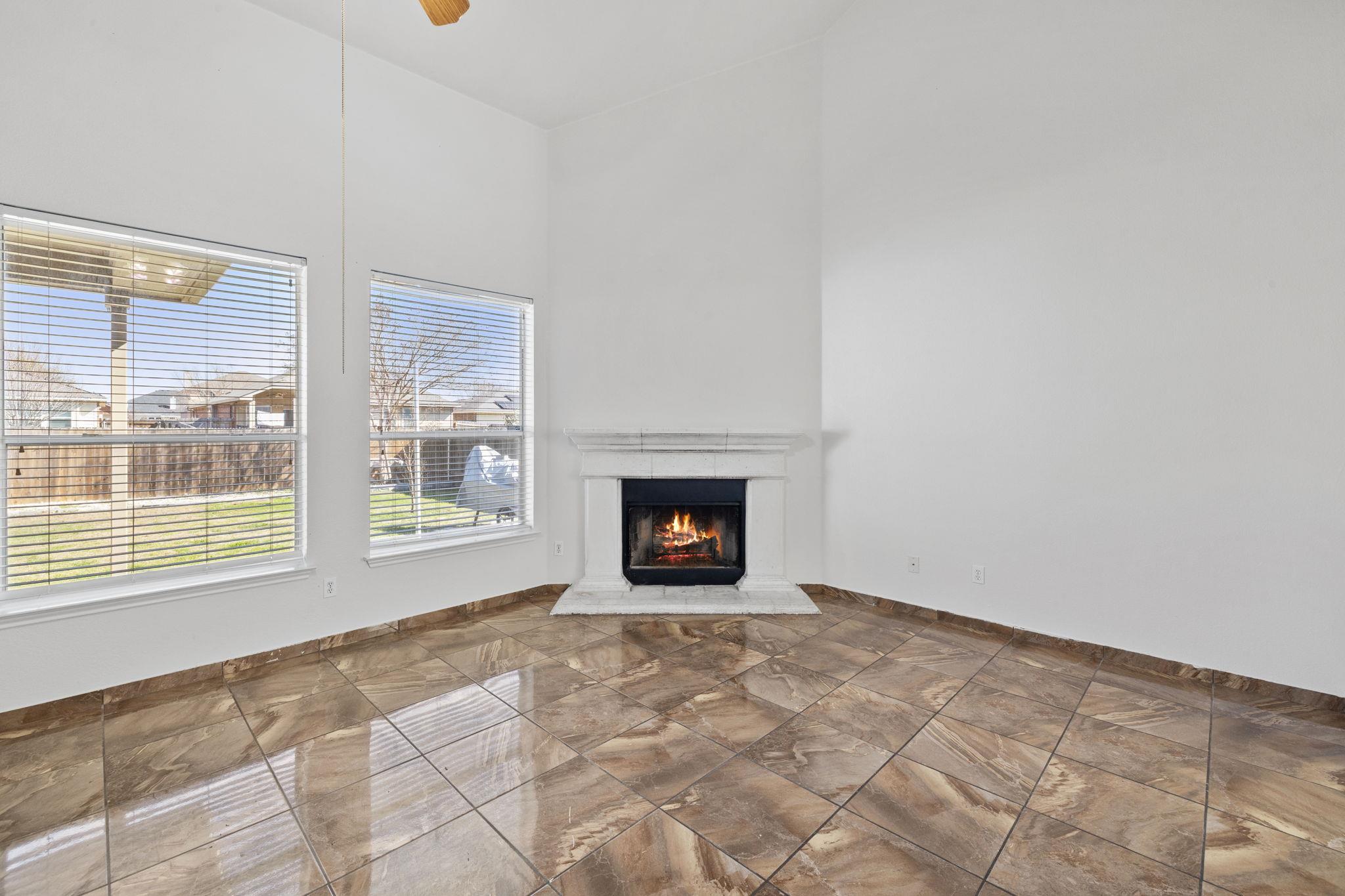 320 Lone Star Blvd, Hutto, TX 78634