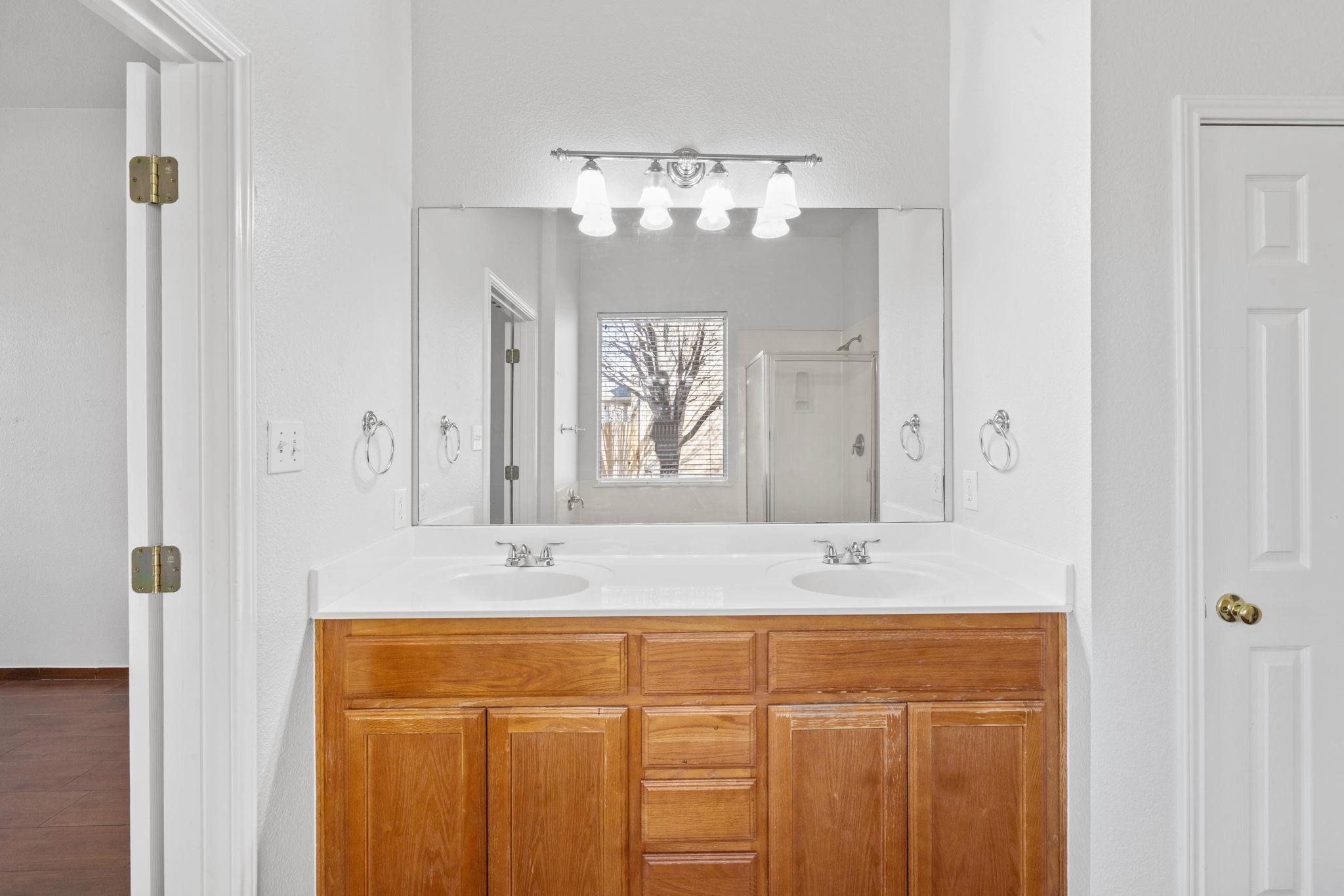 320 Lone Star Blvd, Hutto, TX 78634