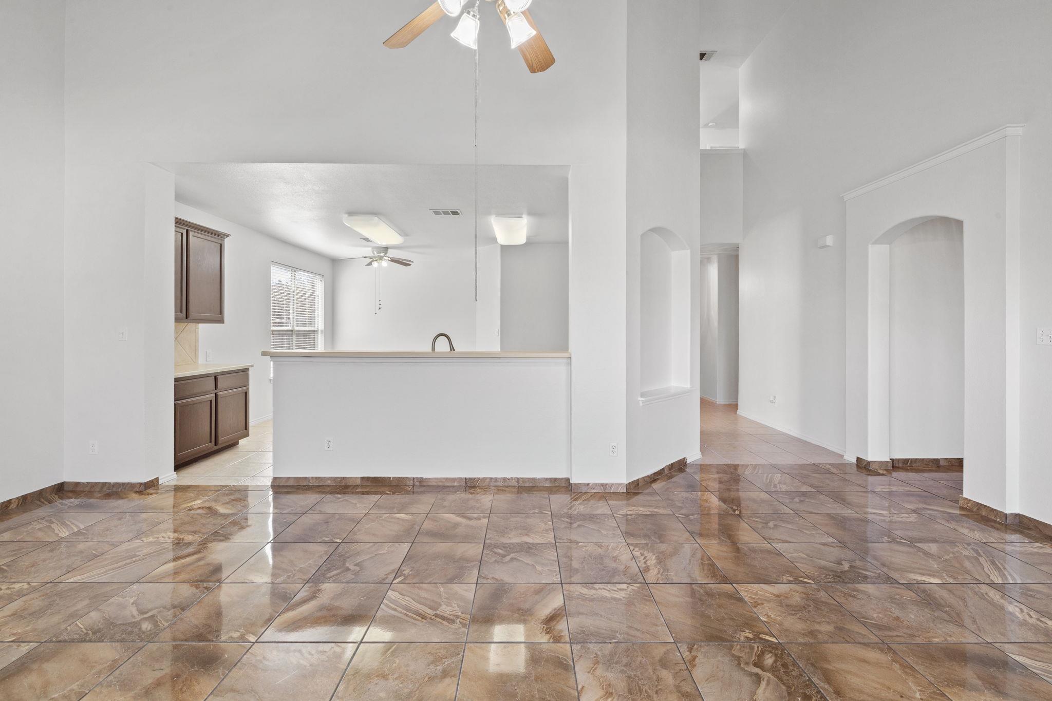 320 Lone Star Blvd, Hutto, TX 78634