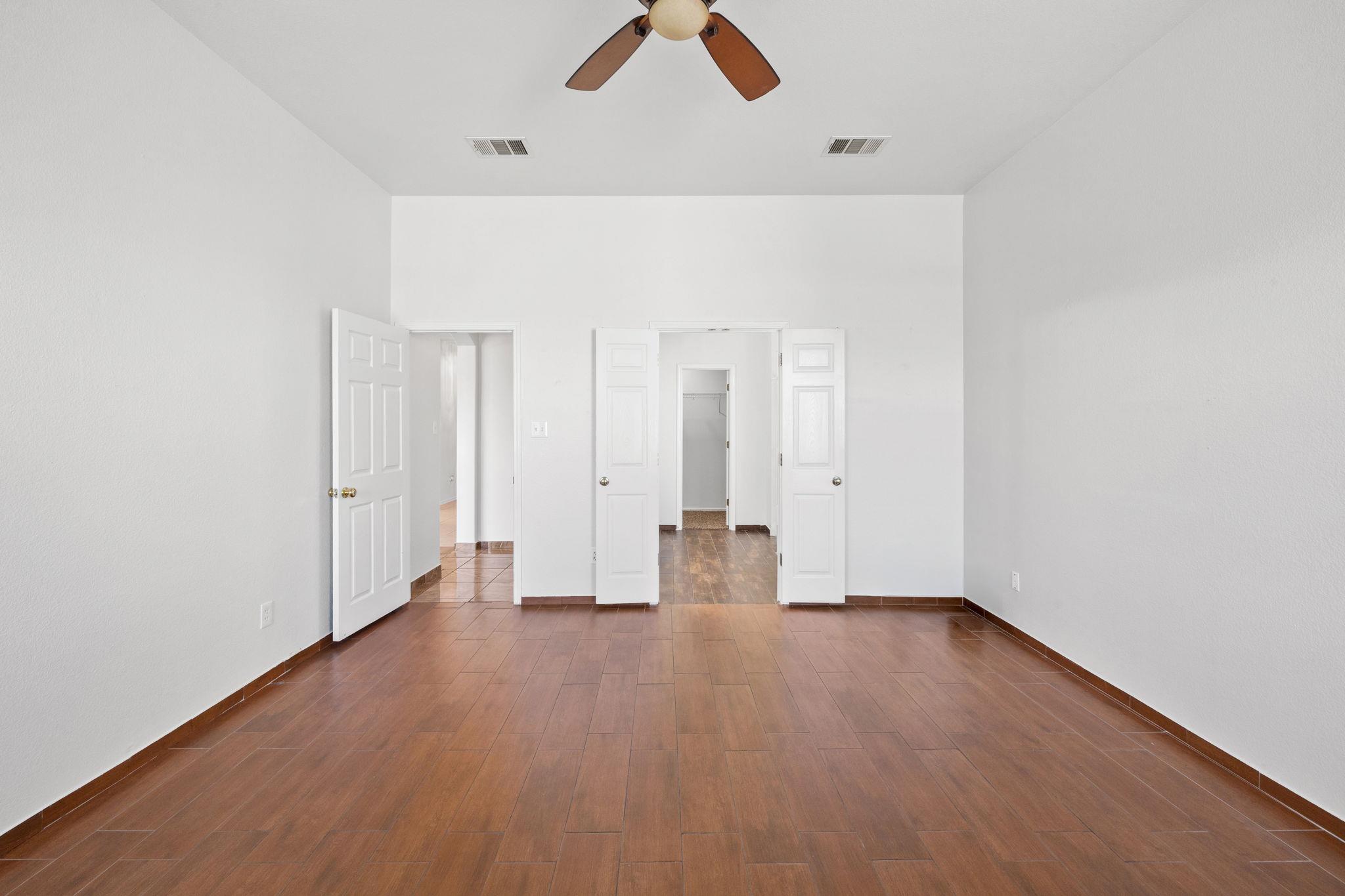 320 Lone Star Blvd, Hutto, TX 78634