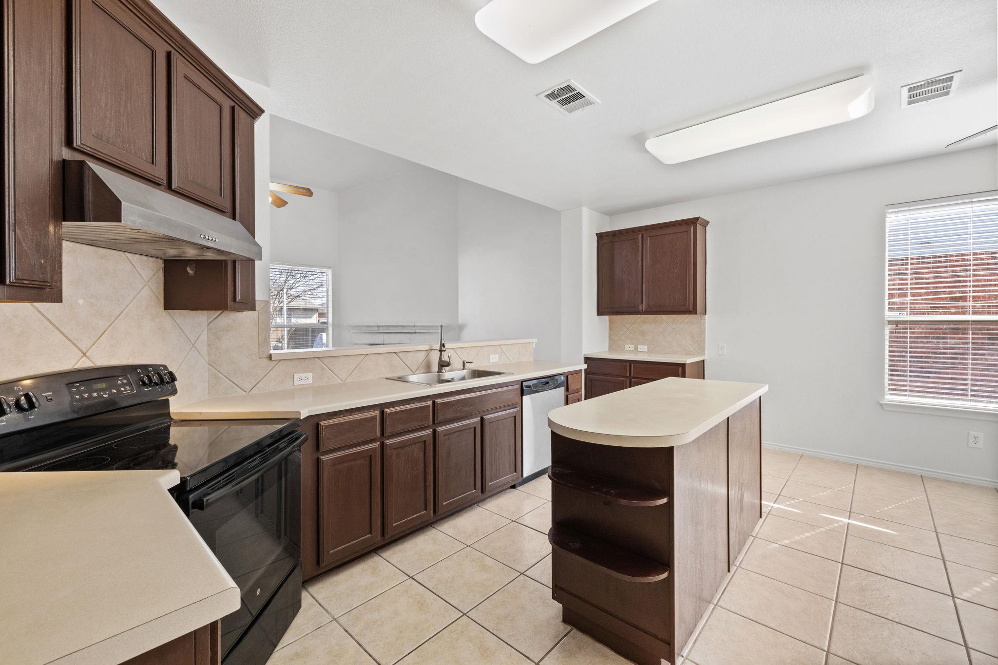 320 Lone Star Blvd, Hutto, TX 78634