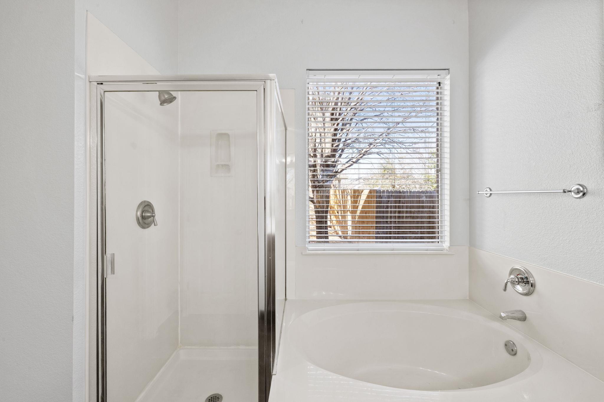 320 Lone Star Blvd, Hutto, TX 78634