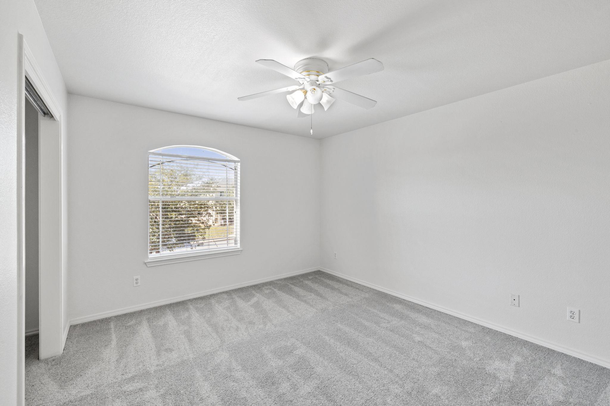 320 Lone Star Blvd, Hutto, TX 78634